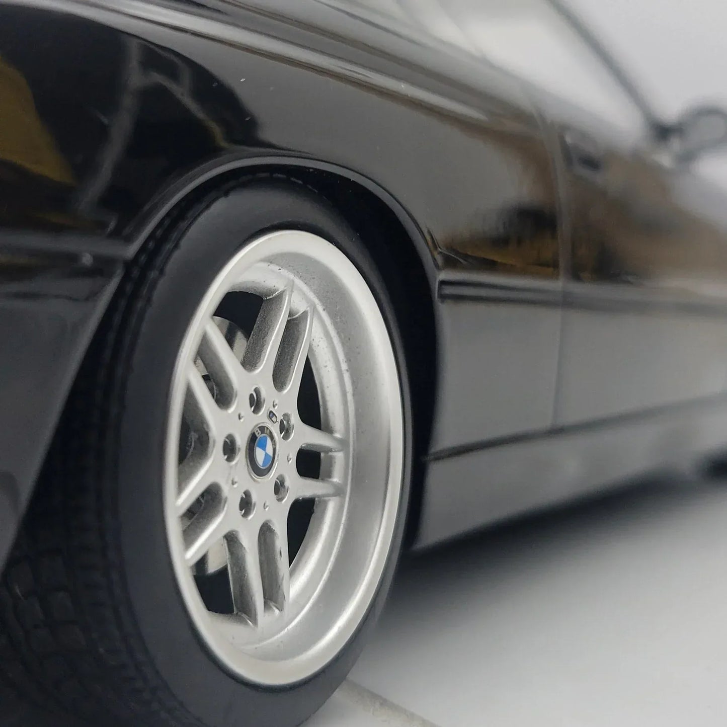 118OttoMobileBMW850CSIE31BlackOT904_9 - Car Dynamics