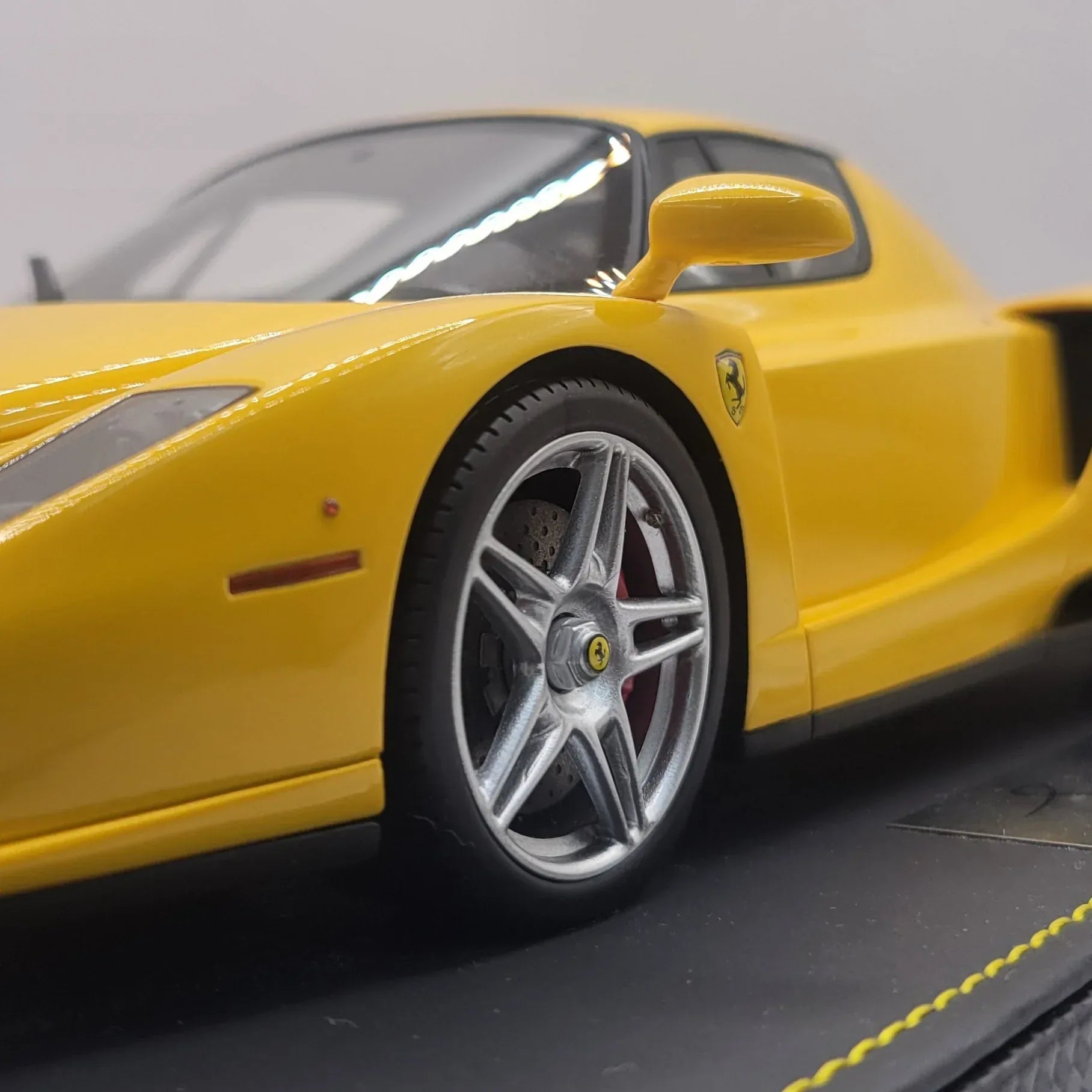 118BBRFerrariEnzo2004GialloModenaLimited60pcsBBRModelsP18134E_5 - Car Dynamics 