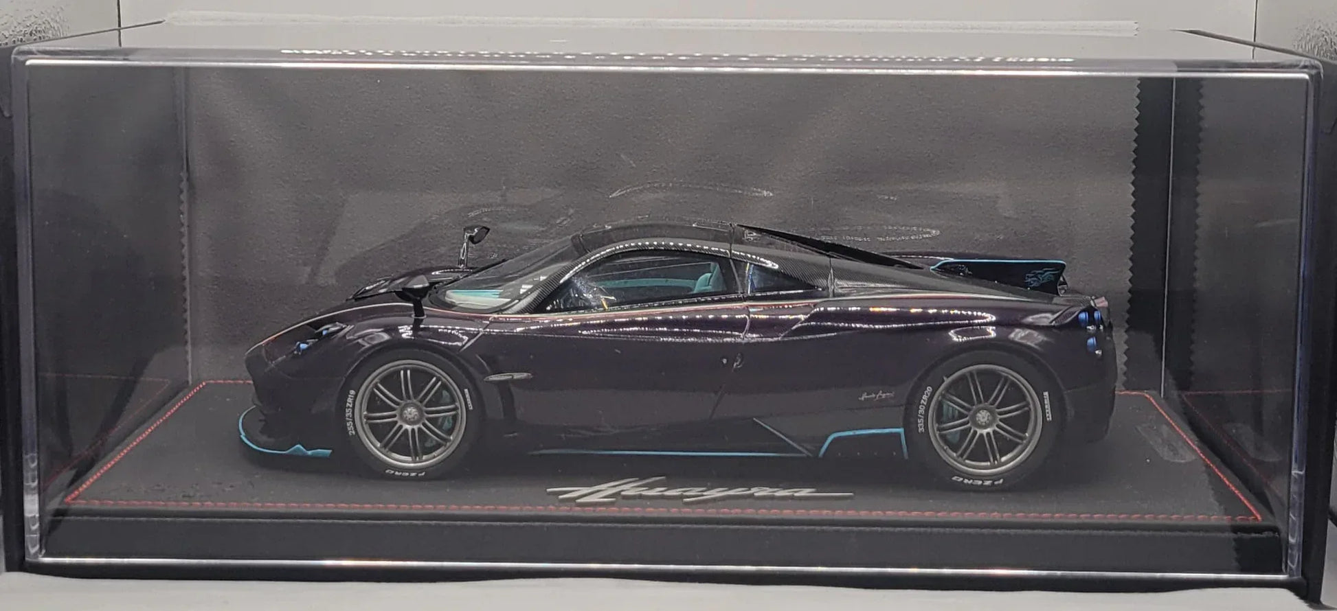 118BBRPaganiHuayraDinastia2015SpecialVersionVioletBBRModelsP1812CarD_5 - Car Dynamics 