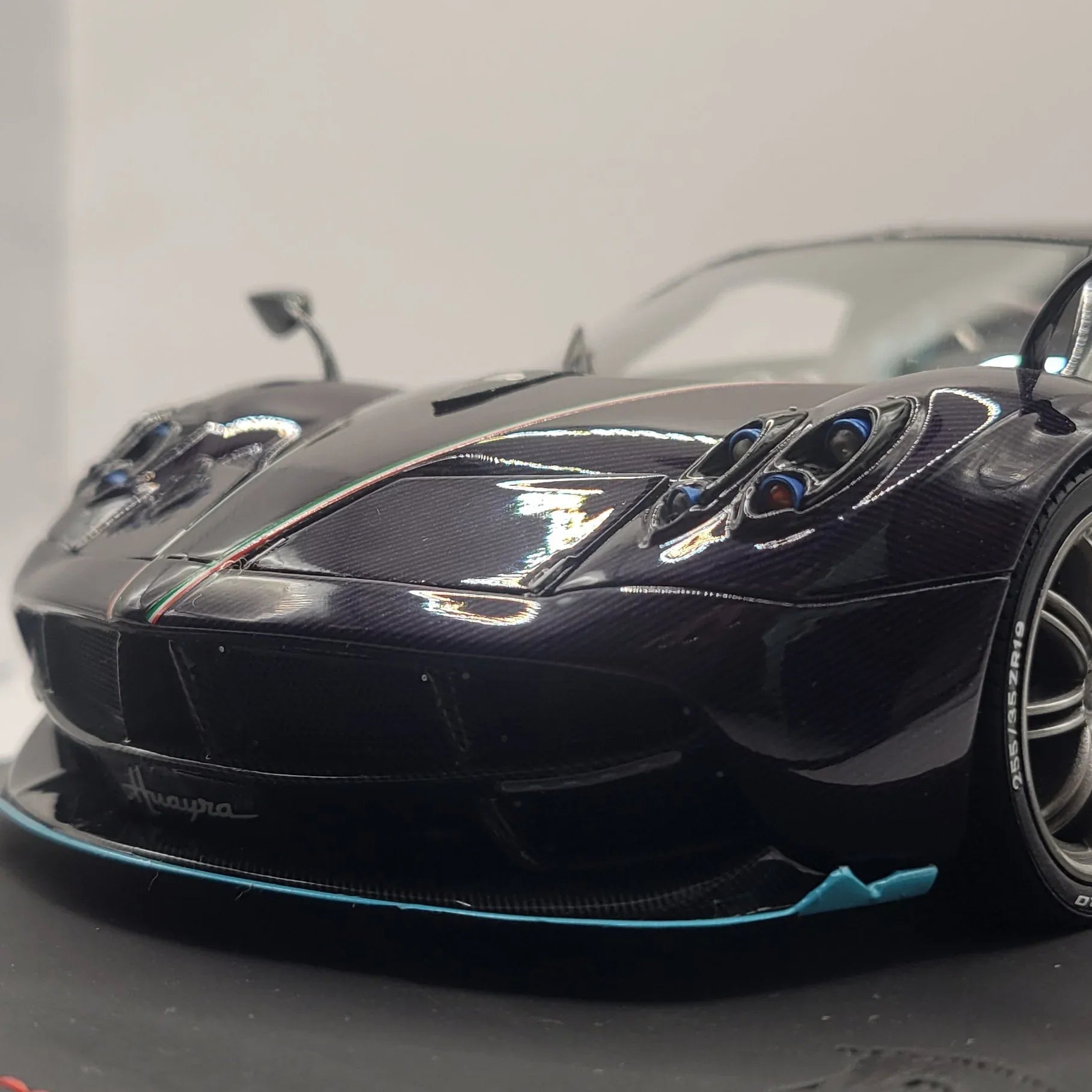 118BBRPaganiHuayraDinastia2015SpecialVersionVioletBBRModelsP1812CarD_8 - Car Dynamics 
