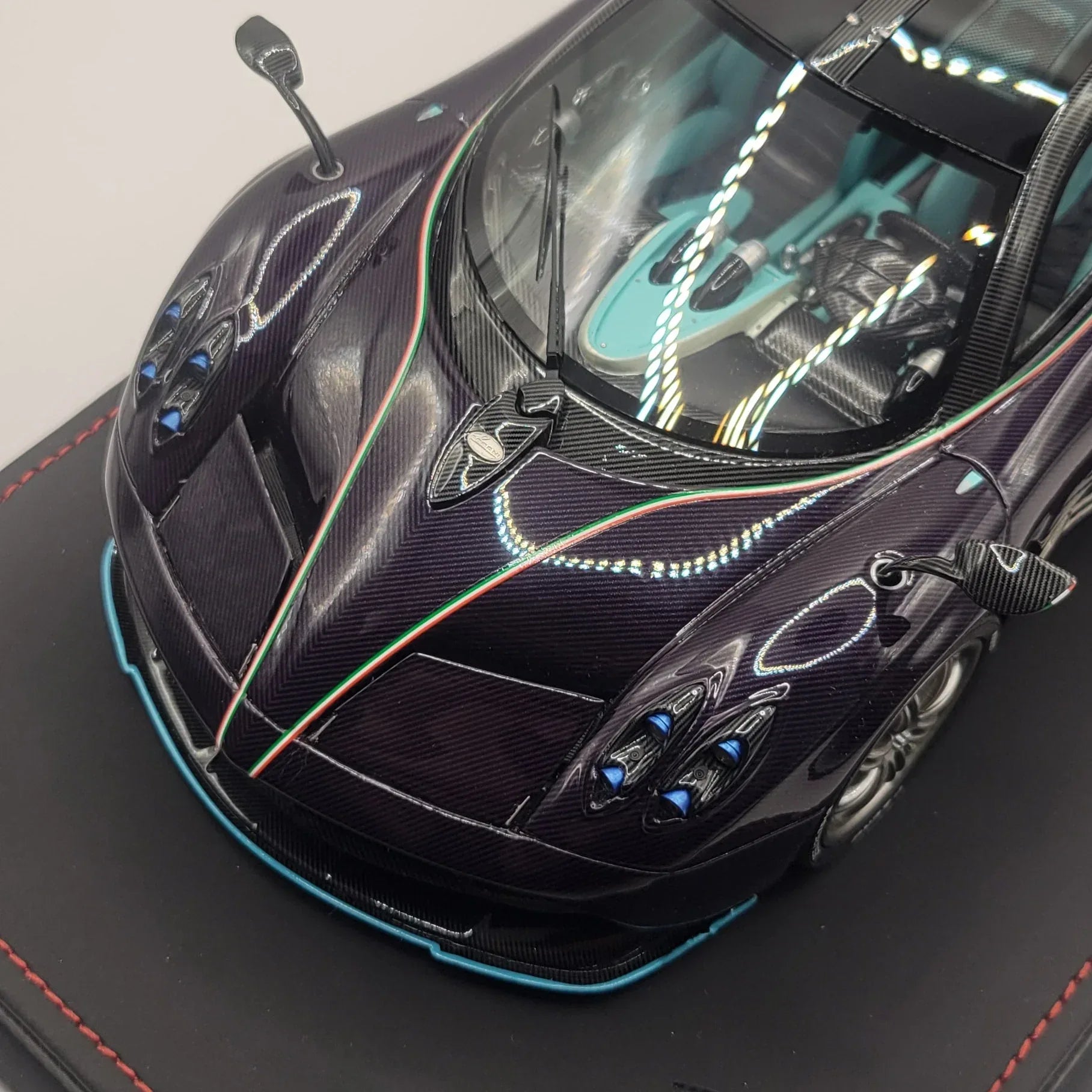 118BBRPaganiHuayraDinastia2015SpecialVersionVioletBBRModelsP1812CarD_9 - Car Dynamics 