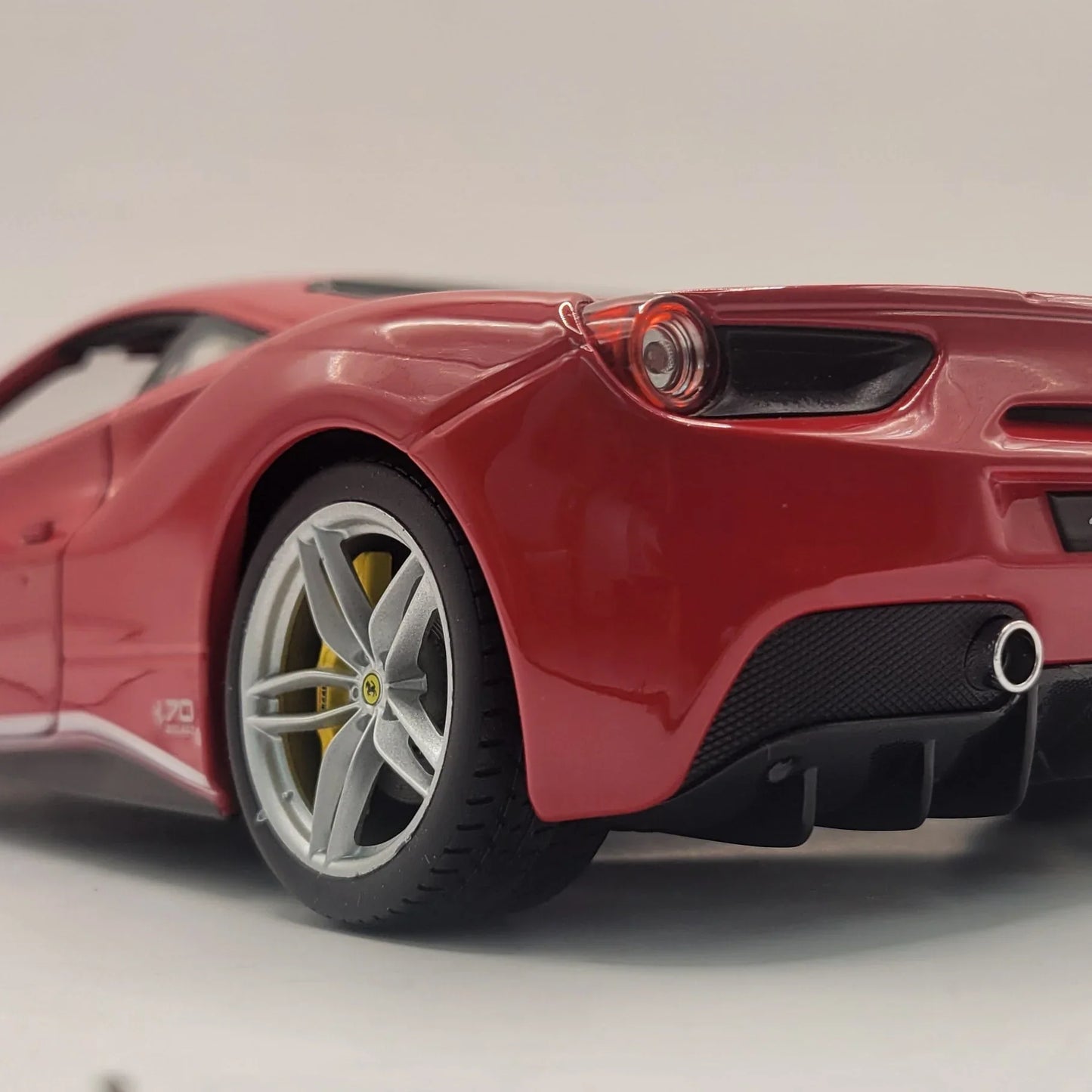 118BburagoFerrari488GTBTheSchumacher70thAnniversaryCollection_6 - Car Dynamics 