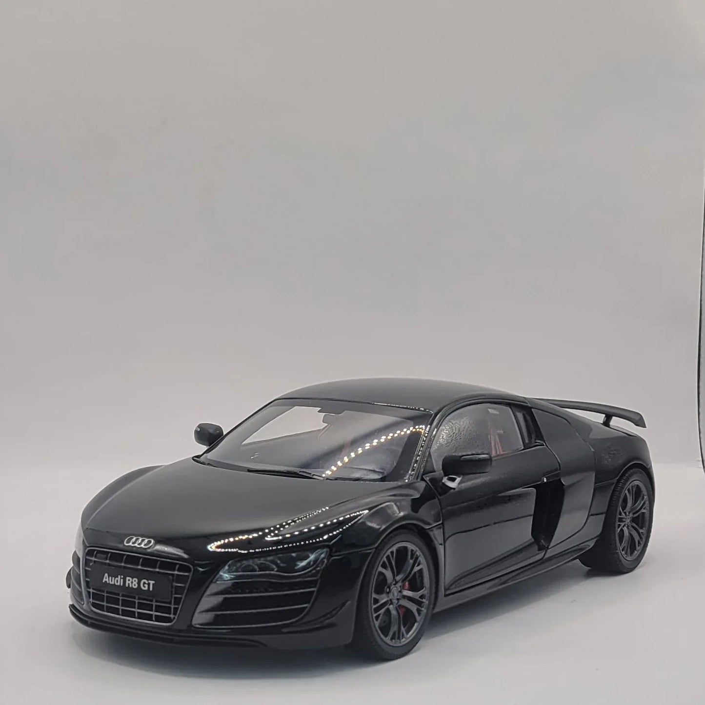 118KyoshoAudiR8GT5.2V10FSI_PhantomBlack_RareCarDynamics_2 - Car Dynamics 