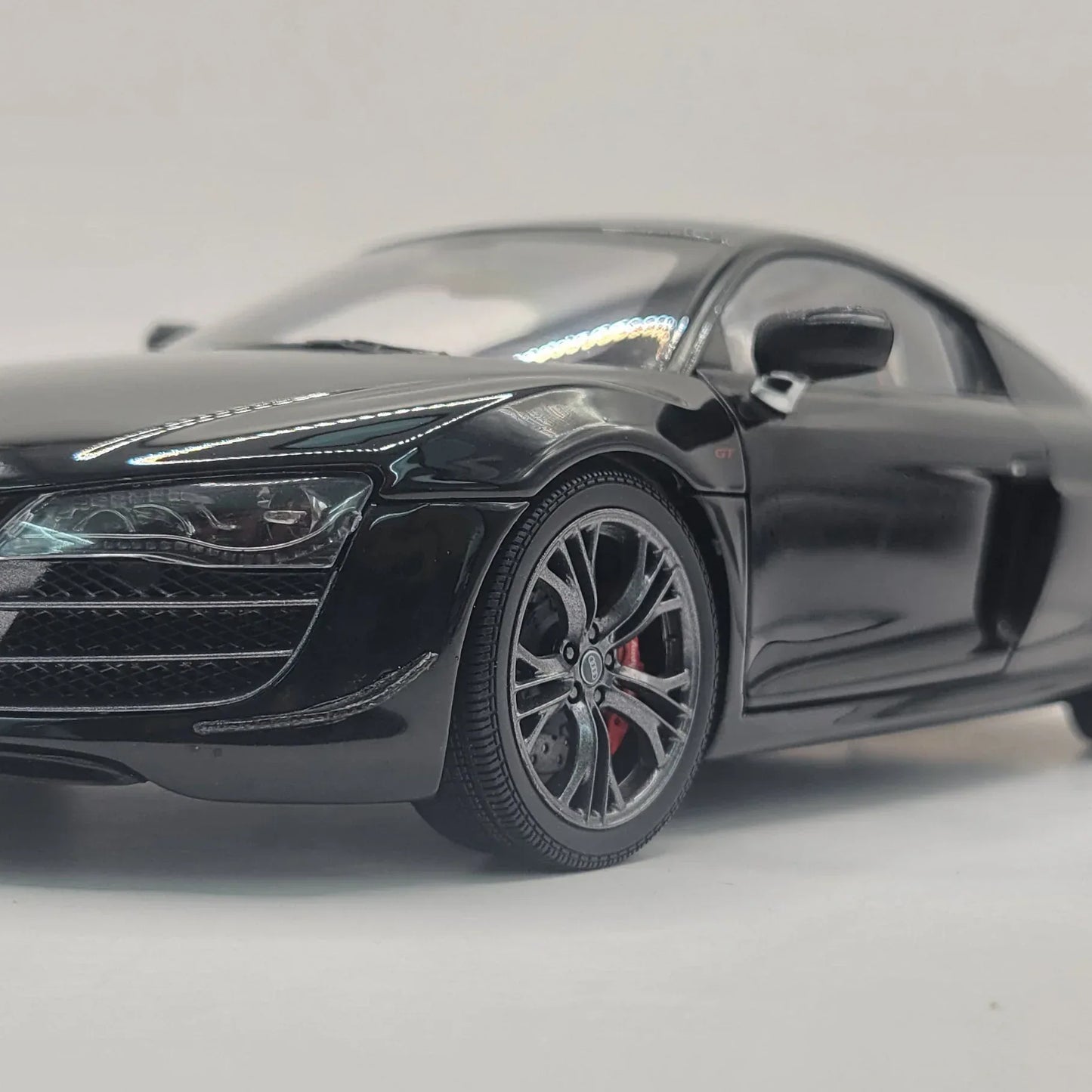 118KyoshoAudiR8GT5.2V10FSI_PhantomBlack_RareCarDynamics_4 - Car Dynamics 