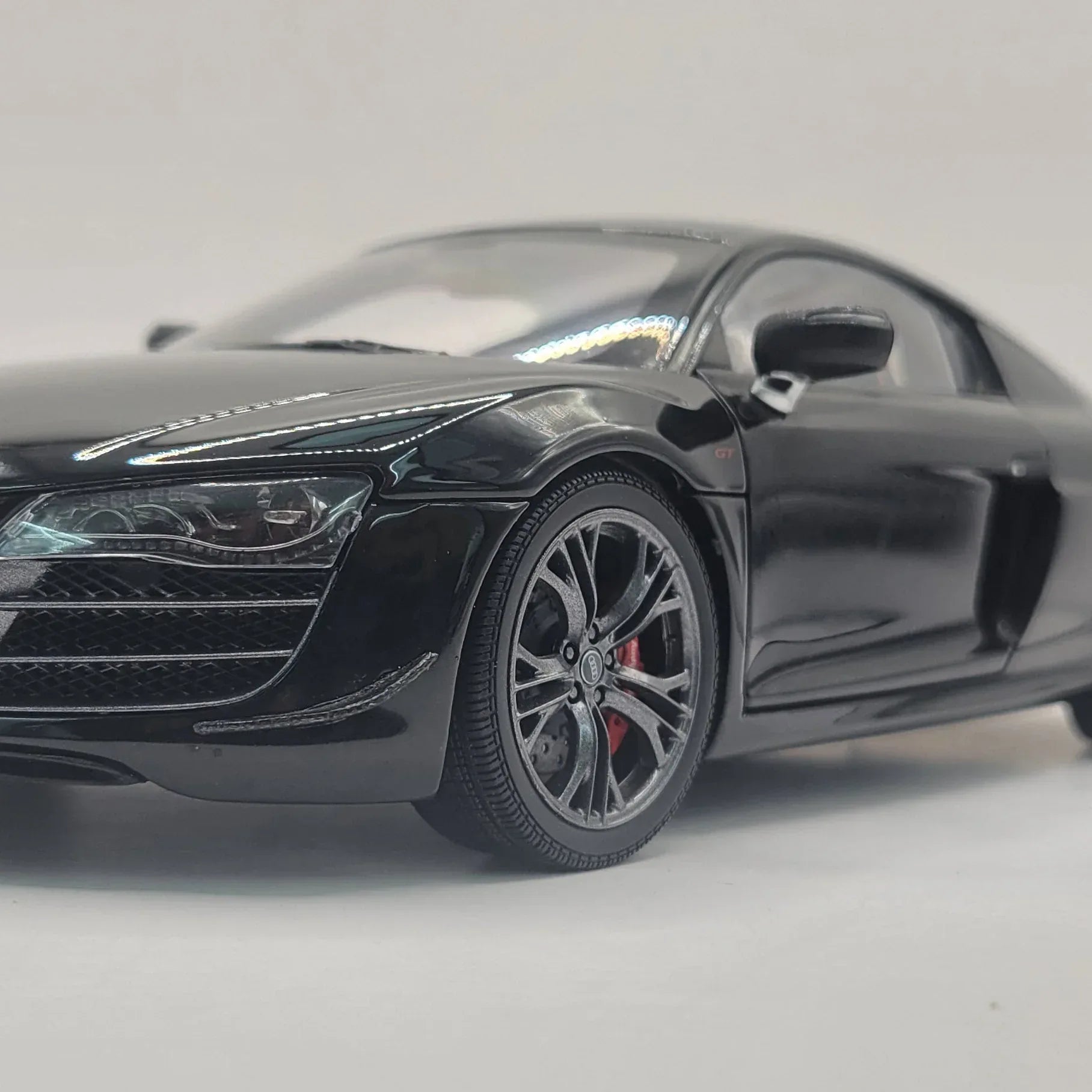 118KyoshoAudiR8GT5.2V10FSI_PhantomBlack_RareCarDynamics_4 - Car Dynamics 