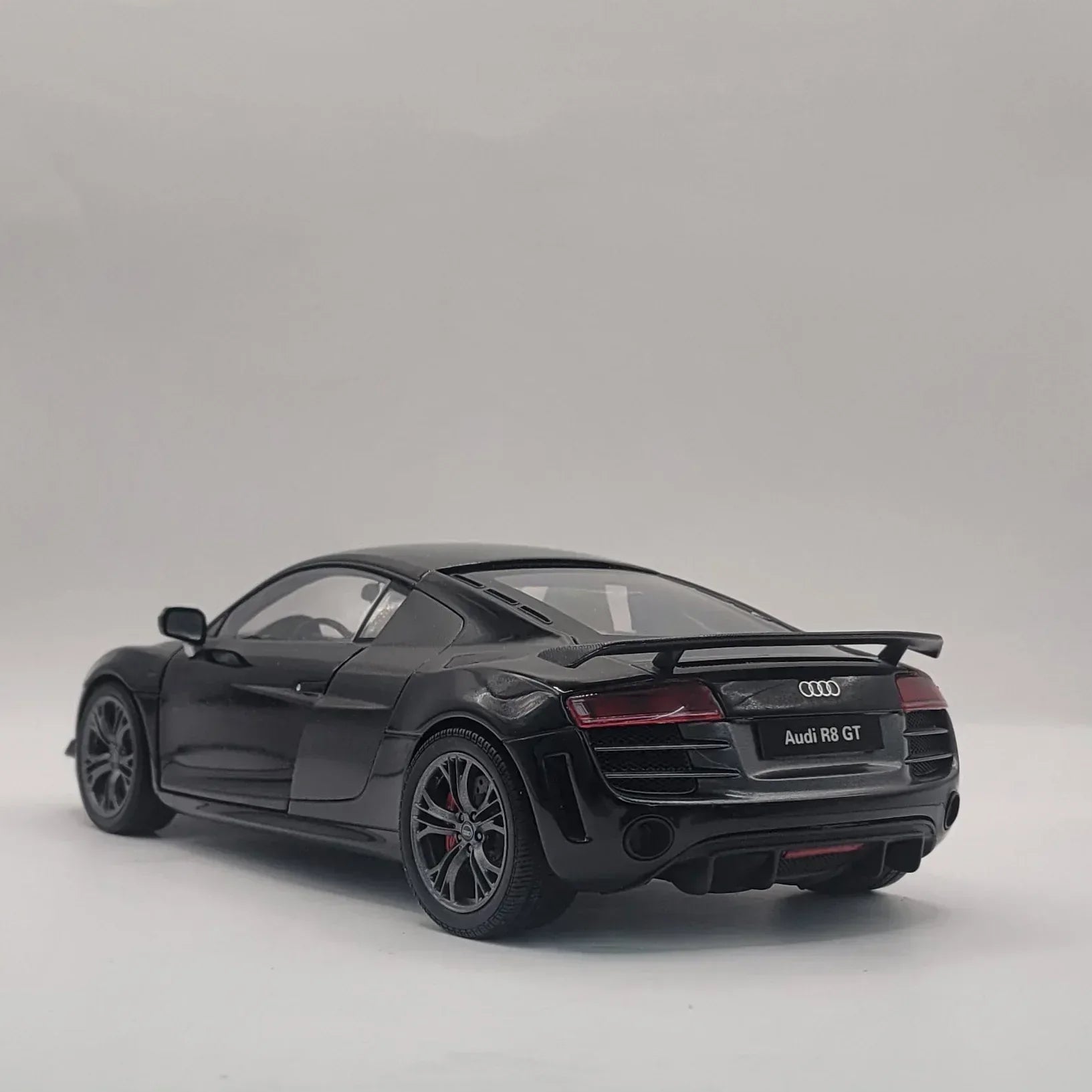 118KyoshoAudiR8GT5.2V10FSI_PhantomBlack_RareCarDynamics_5 - Car Dynamics 