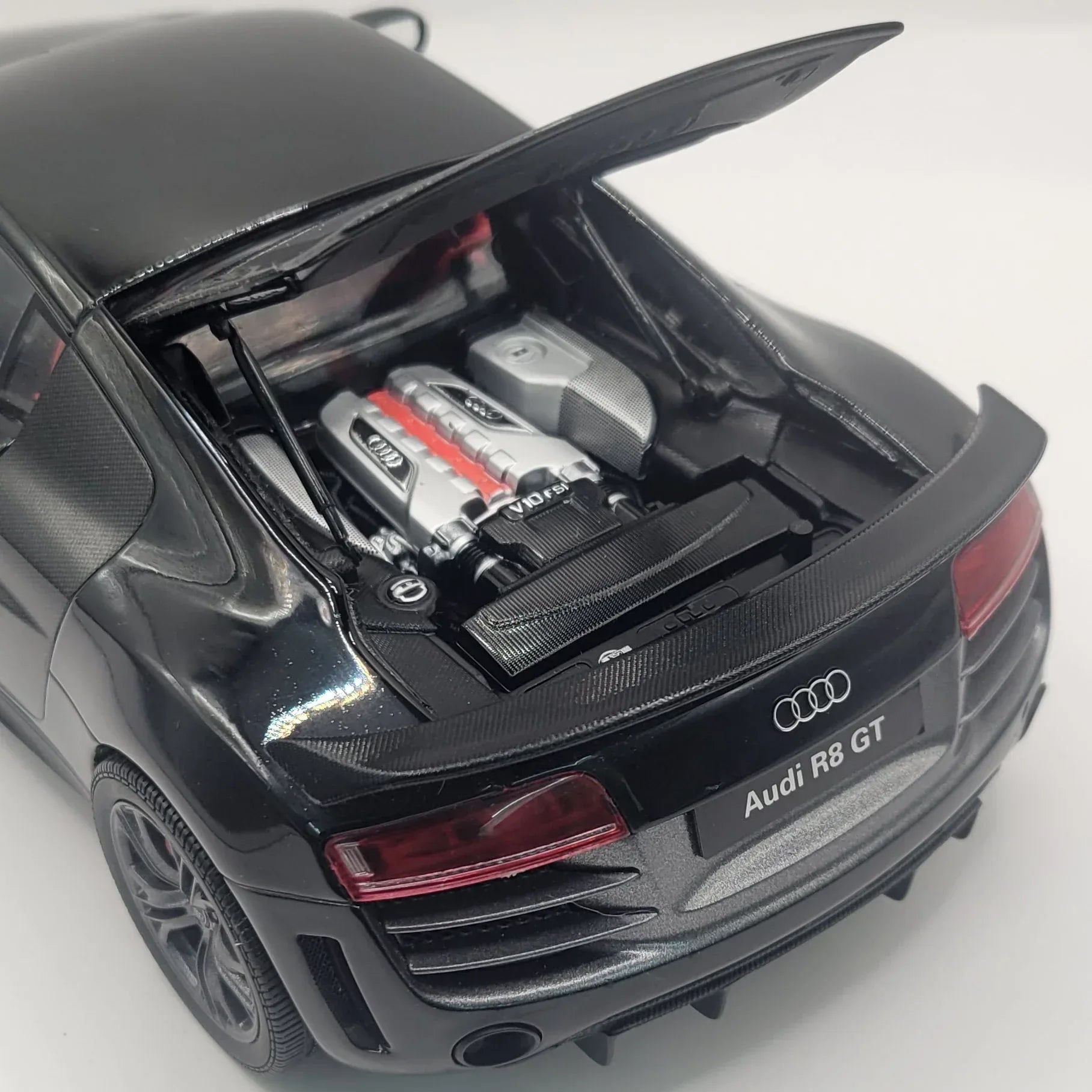 118KyoshoAudiR8GT5.2V10FSI_PhantomBlack_RareCarDynamics_6 - Car Dynamics 