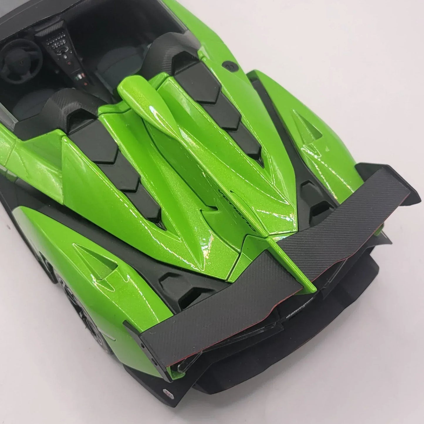 118KyoshoOUSIALamborghiniVenenoRoadsterGreenRedlineRare_9 - Car Dynamics 