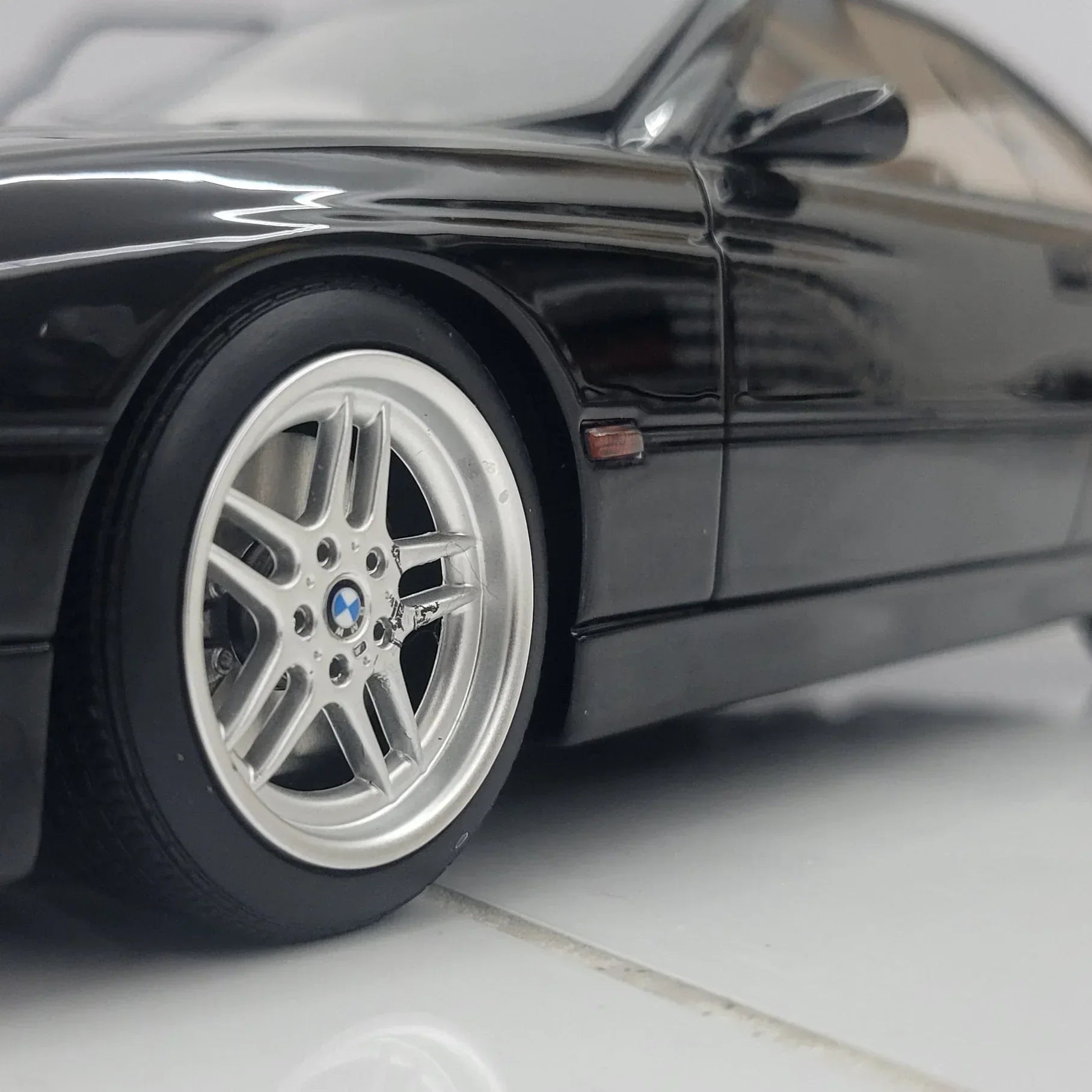 118OttoMobileBMW850CSIE31BlackOT904_8 - Car Dynamics 
