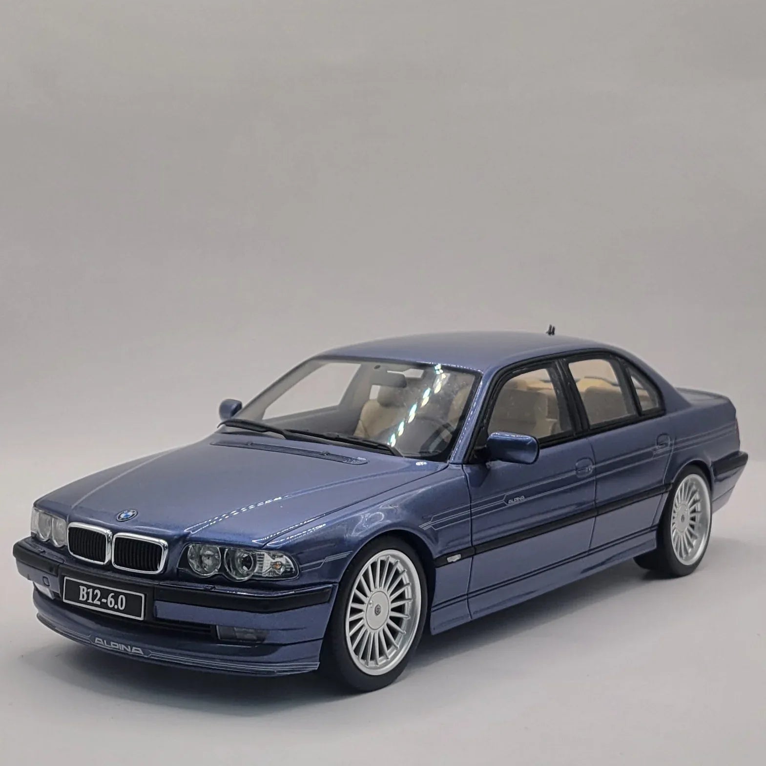 118OttoMobileBMWE38AlpinaB126.0BlueOT359_2 - Car Dynamics 