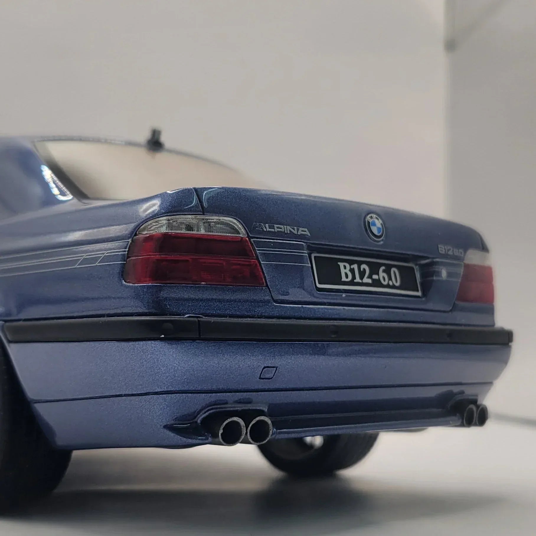 118OttoMobileBMWE38AlpinaB126.0BlueOT359_7 - Car Dynamics 