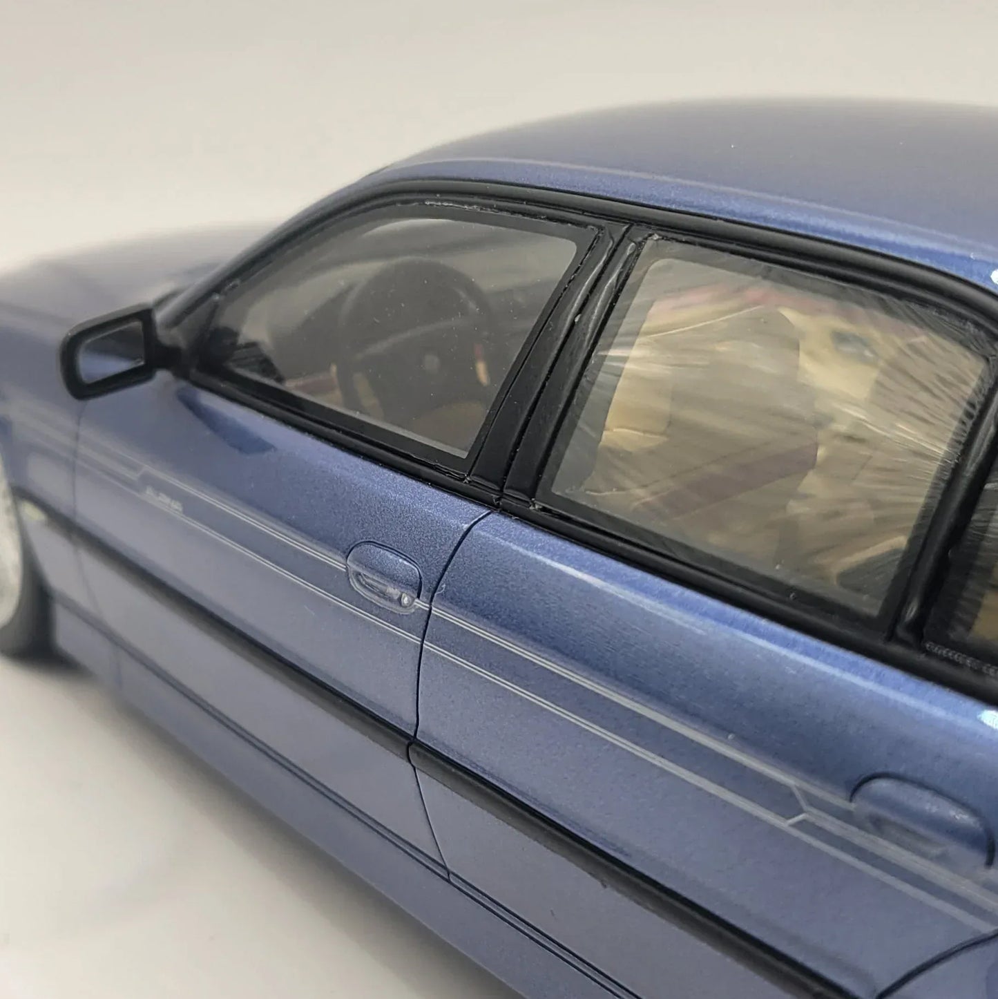 118OttoMobileBMWE38AlpinaB126.0BlueOT359_8 - Car Dynamics 
