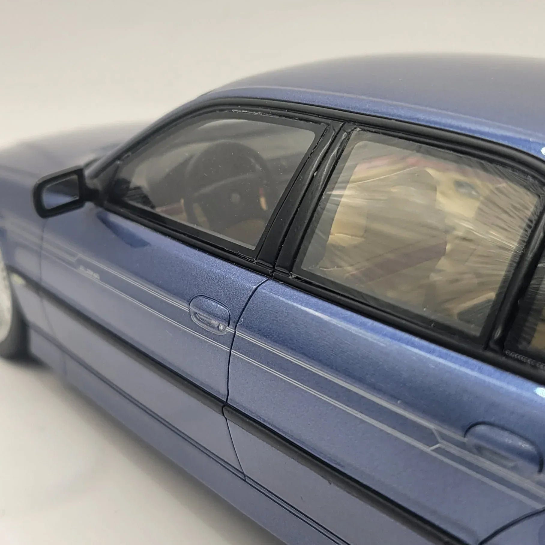 118OttoMobileBMWE38AlpinaB126.0BlueOT359_8 - Car Dynamics 