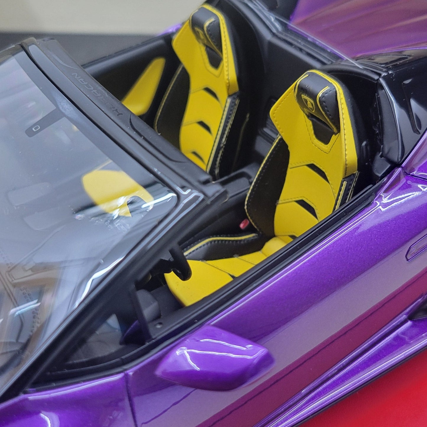 MR Collection 1:18 Lamborghini Huracan EVO Spyder Viola Pasifae | LAMBO037SE2 | Limited Edition 24/25