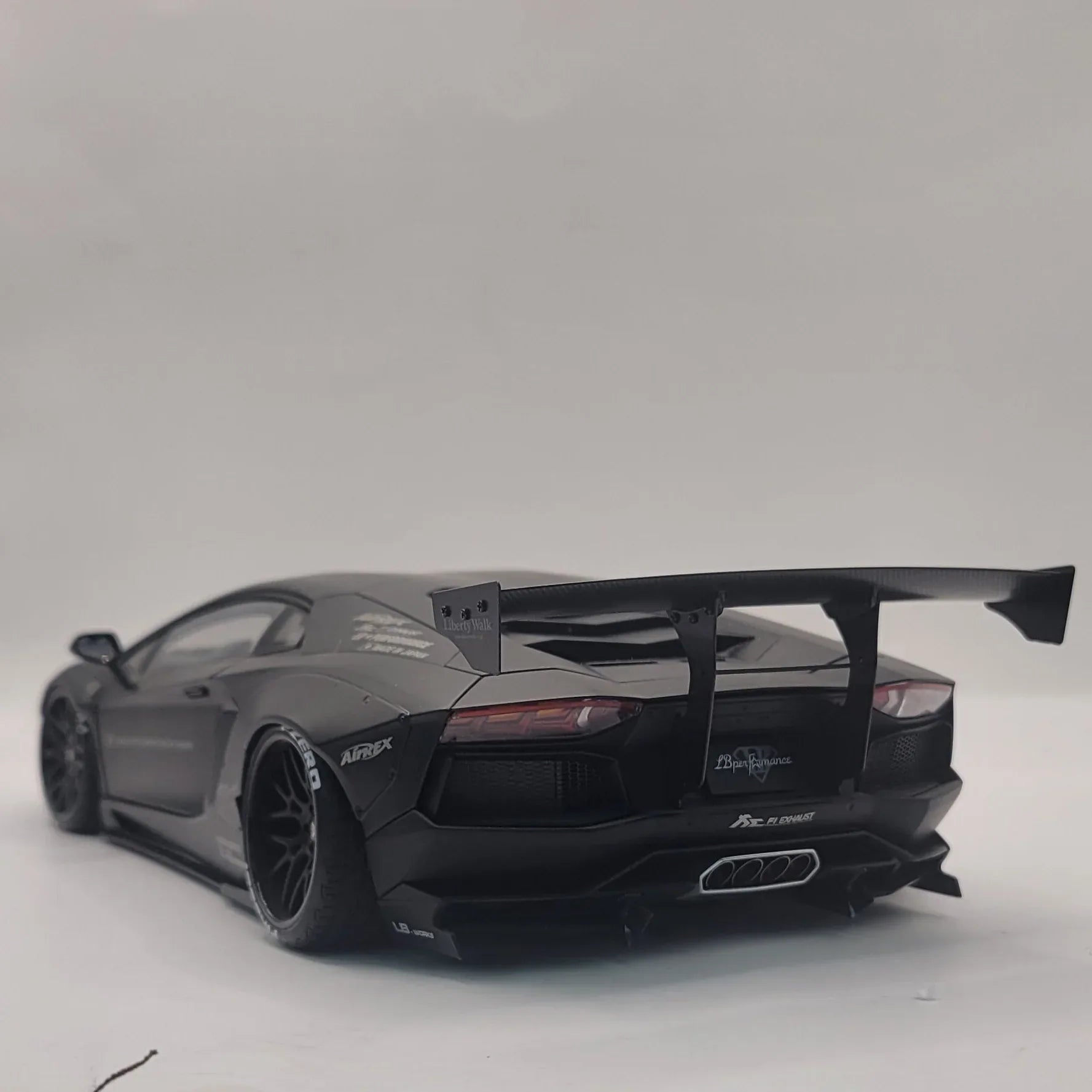 AUTOart118LB-WorksLamborghiniAventadorMattBlack79106_7 - Car Dynamics 