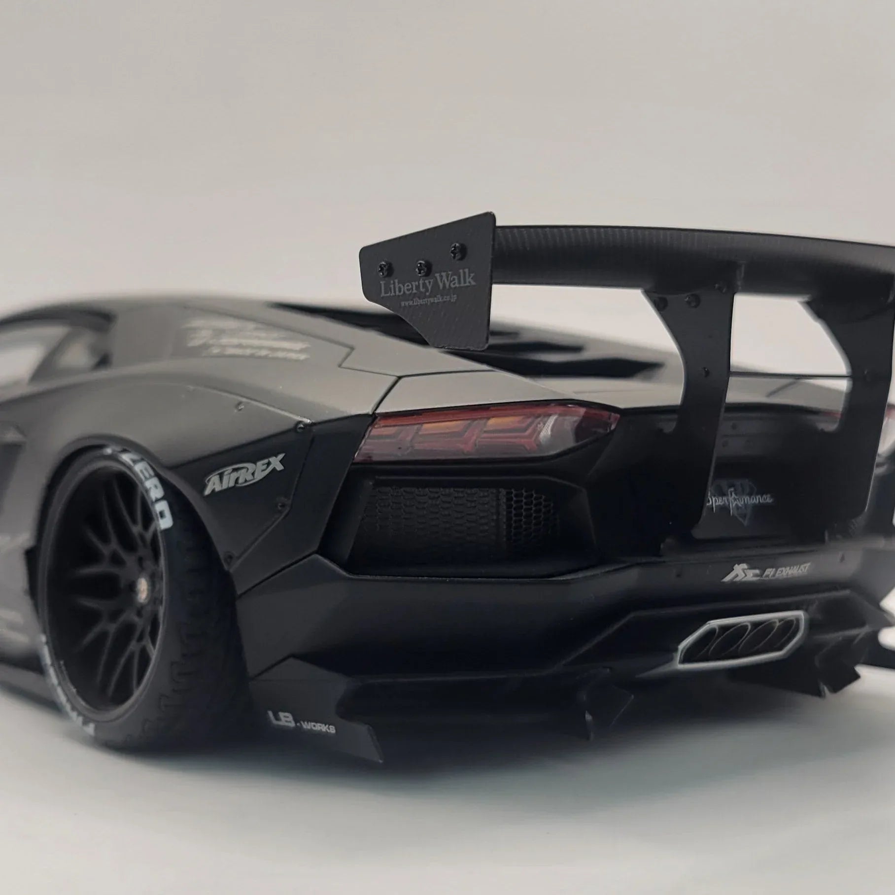 AUTOart118LB-WorksLamborghiniAventadorMattBlack79106_8 - Car Dynamics 