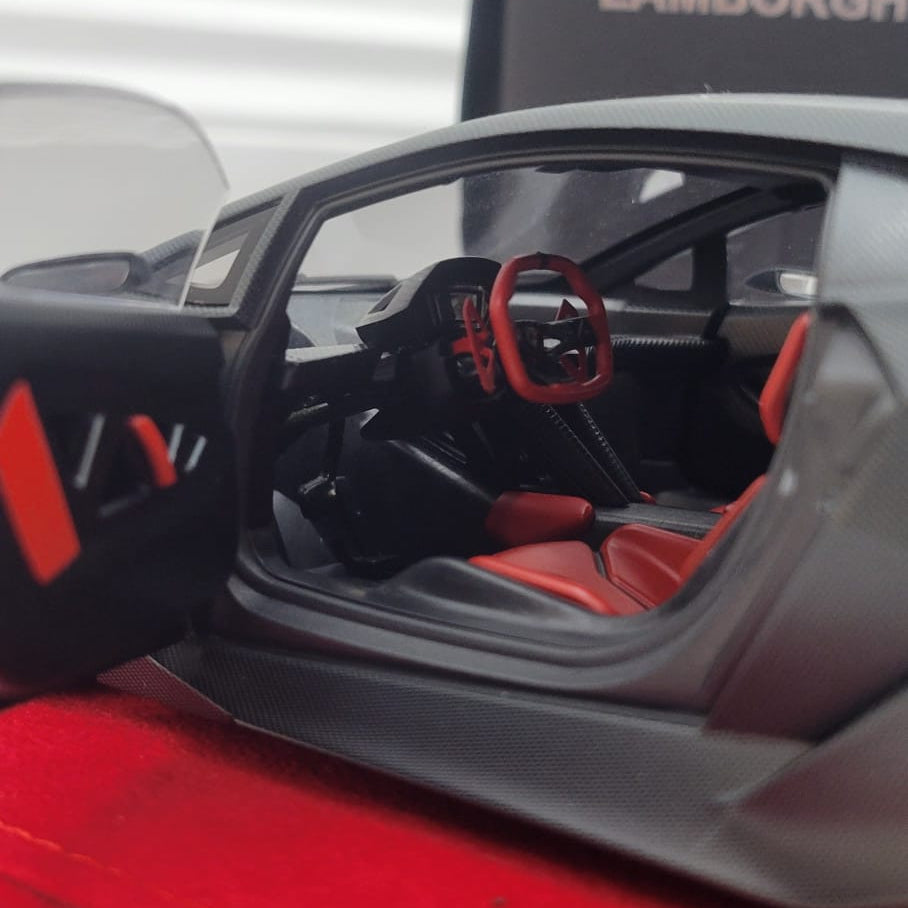 AUTOart 1:18 Lamborghini Sesto Elemento ( Grey Carbon Fiber Pattern ) With Alcantara Base & Plaque | 74671