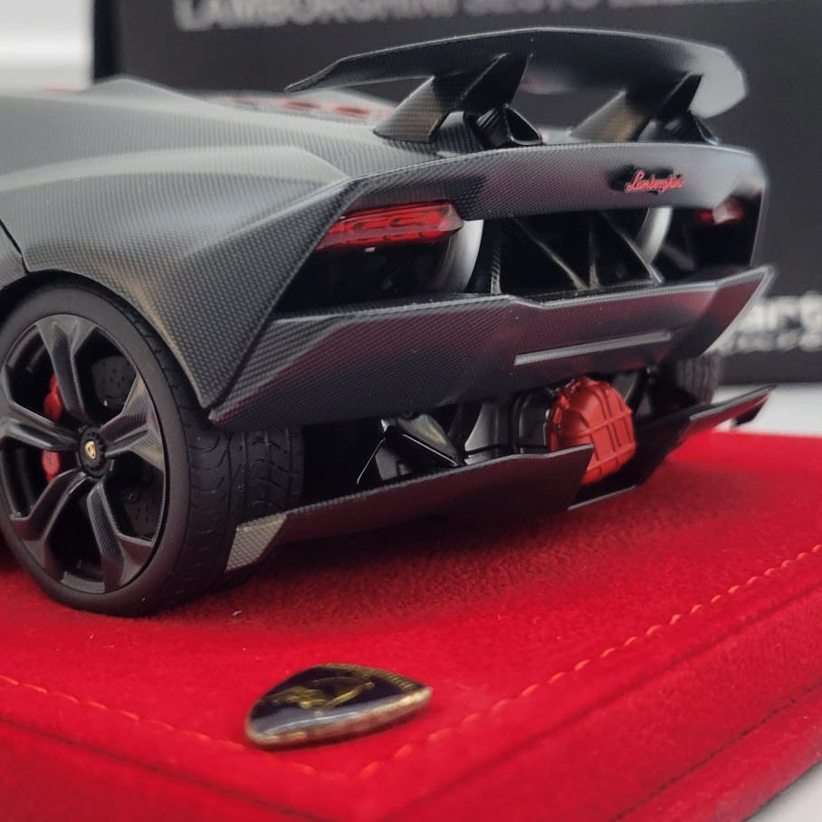 AUTOart 1:18 Lamborghini Sesto Elemento ( Grey Carbon Fiber Pattern ) With Alcantara Base & Plaque | 74671