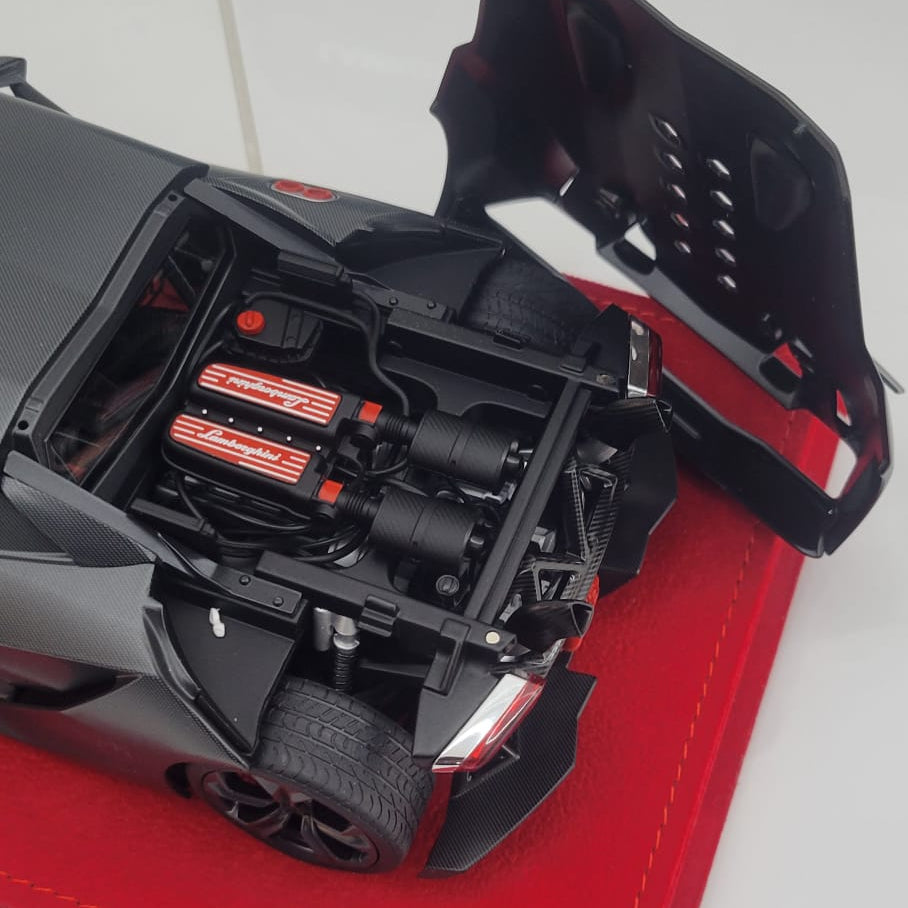 AUTOart 1:18 Lamborghini Sesto Elemento ( Grey Carbon Fiber Pattern ) With Alcantara Base & Plaque | 74671