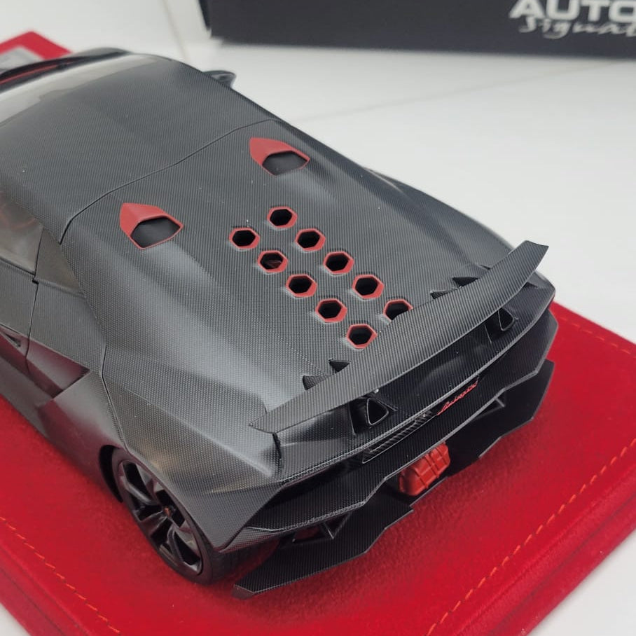 AUTOart 1:18 Lamborghini Sesto Elemento ( Grey Carbon Fiber Pattern ) With Alcantara Base & Plaque | 74671