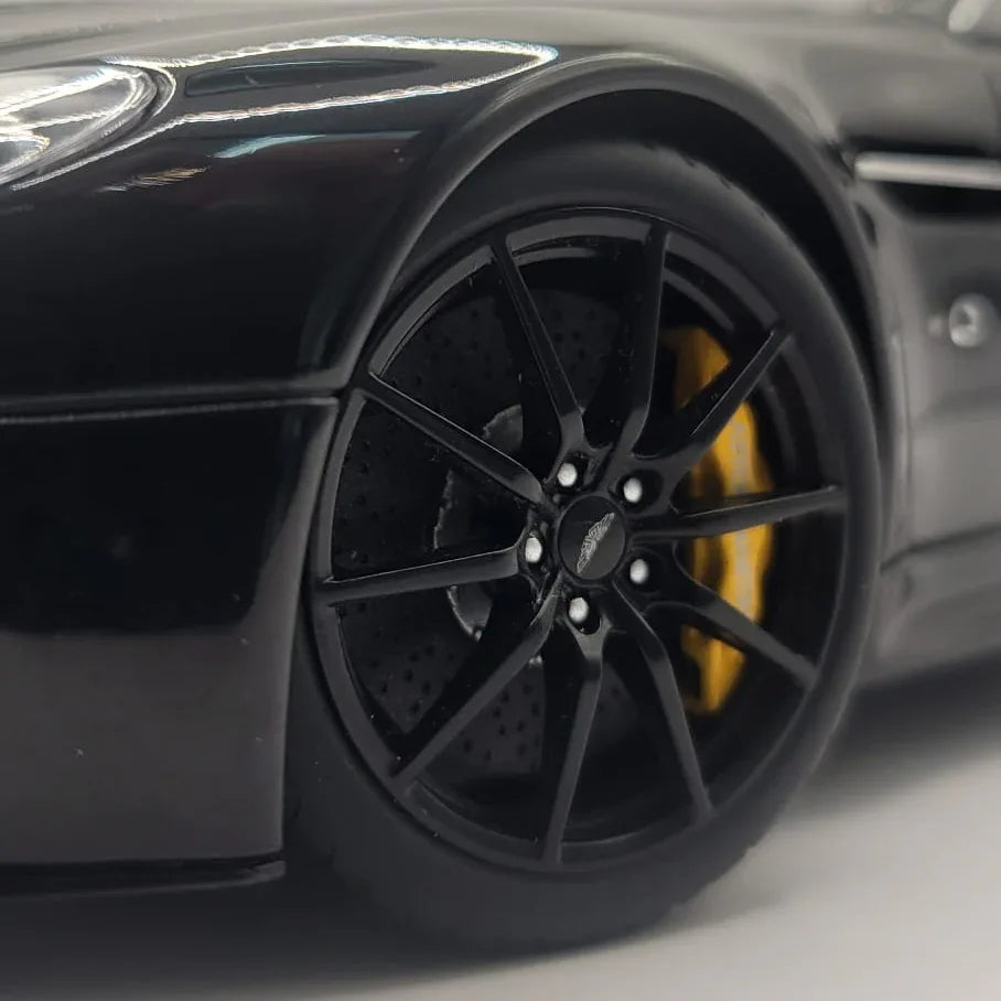 AUTOart_1_18_Aston_Martin_V12_Vantage_S_2015_Jet_Black_70253 - Car Dynamics 