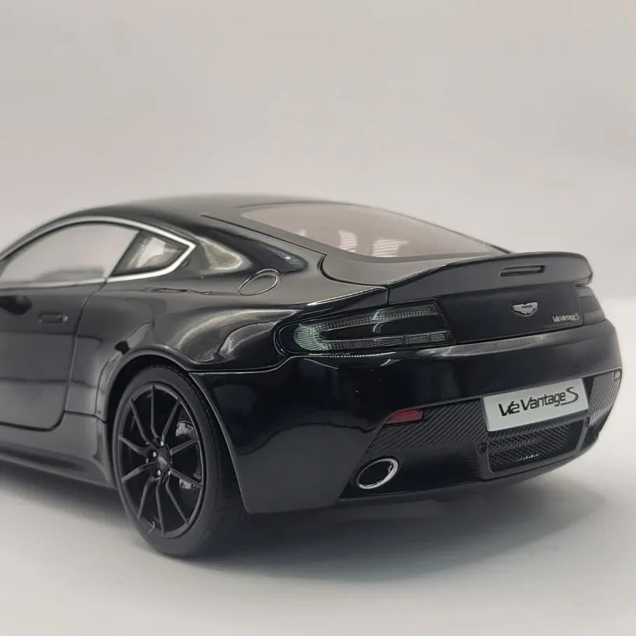 AUTOart_1_18_Aston_Martin_V12_Vantage_S_2015_Jet_Black_70253_4 - Car Dynamics 
