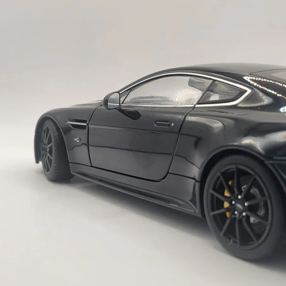 AUTOart_1_18_Aston_Martin_V12_Vantage_S_2015_Jet_Black_70253_5 - Car Dynamics 