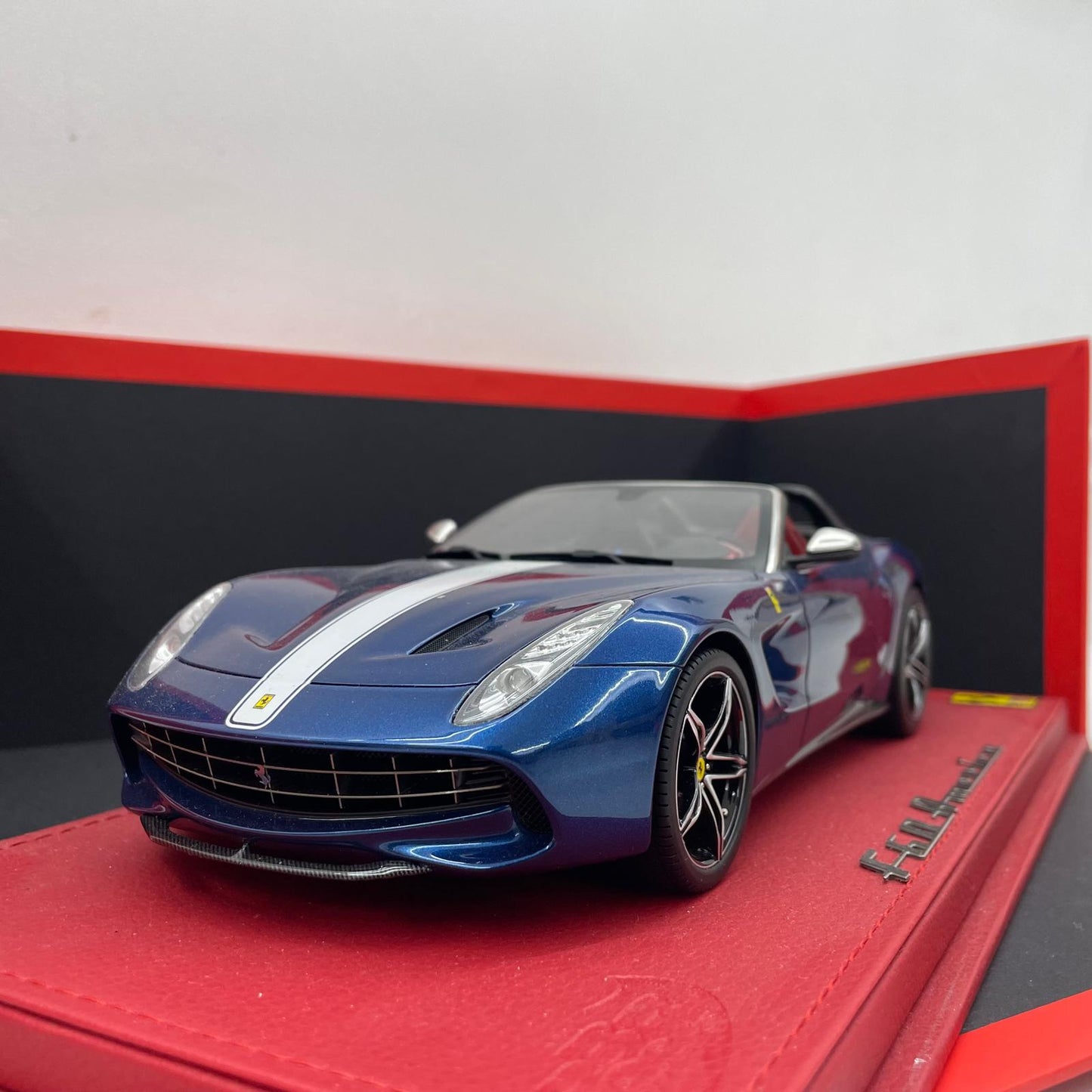 BBR 1:18 Ferrari F60 America 2014 Blu 115/250 | 60th Anniversary | P18125
