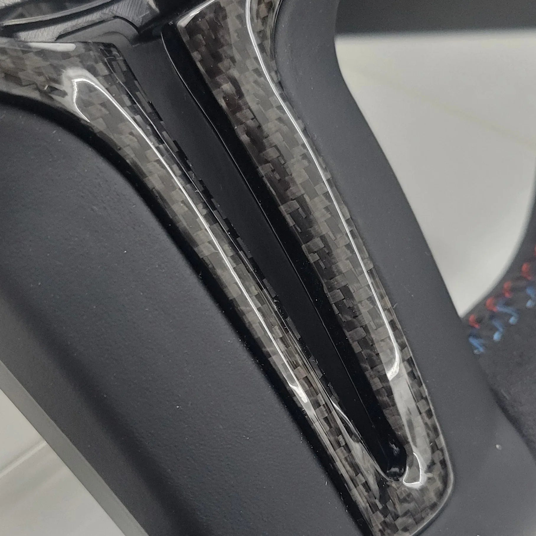 BMWMPerformanceAlcantara_GlossCarbonFibreMBlueEditionFlatBottomSteeringWheelF-Series_9 - Car Dynamics 