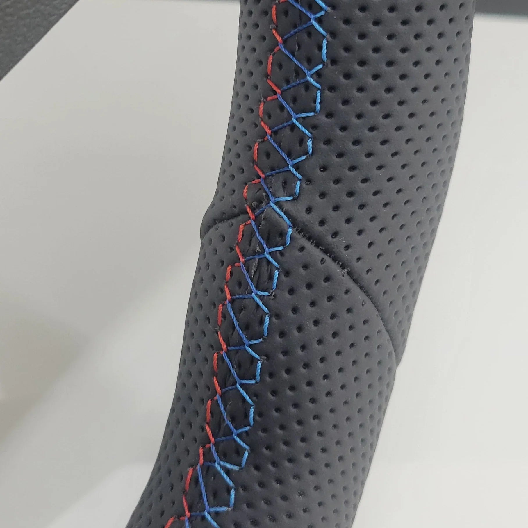 BMWPerforatedLeatherFlatBottomSteeringWheelF_GSeriesCarDynamics_14 - Car Dynamics 
