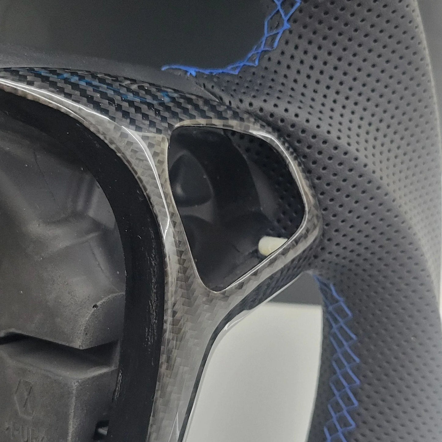 FordFiestaCustomForgedCarbonFibreSteeringWheelPerformanceBlueEditionMK7MK7.52009-2017CarDynamics_7 - Car Dynamics 