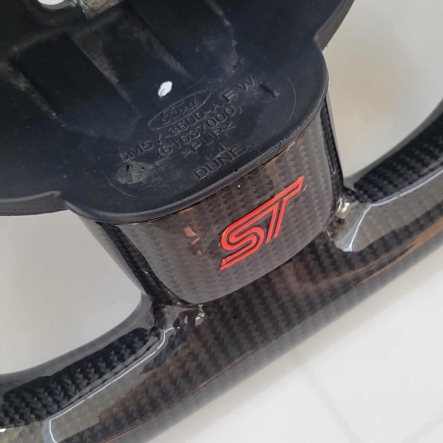 Ford Focus MK2 Carbon & Alcantara Steering Wheel | Electric Orange Edition