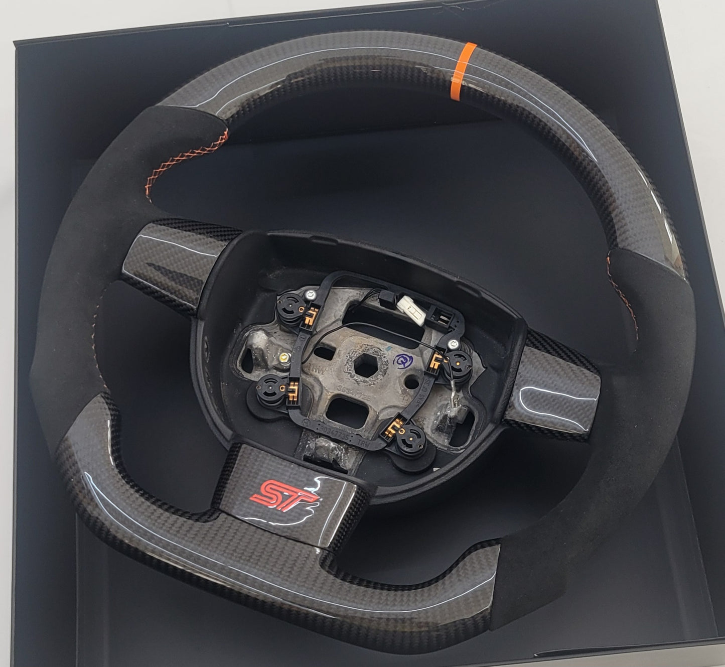 Ford Focus MK2 Carbon & Alcantara Steering Wheel | Electric Orange Edition