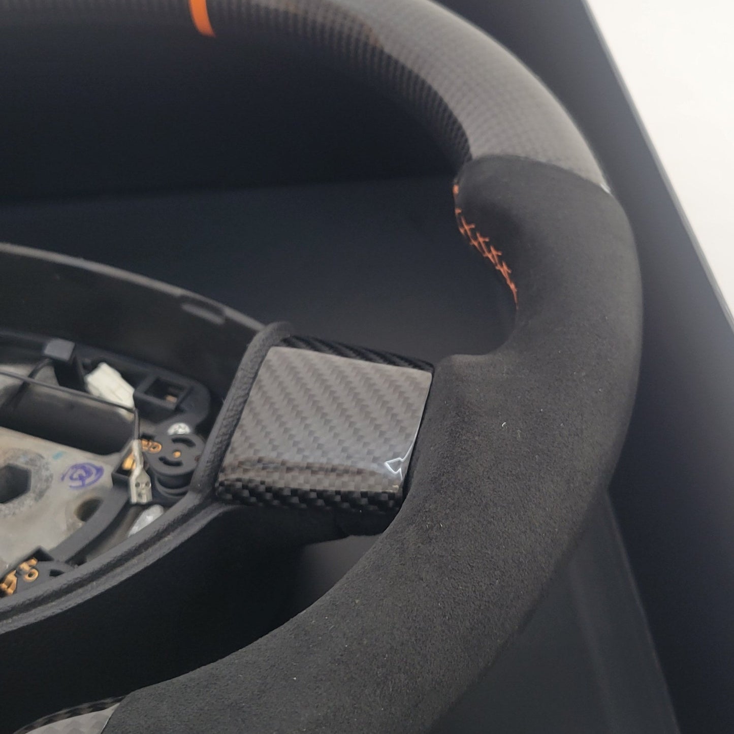 Ford Focus MK2 Carbon & Alcantara Steering Wheel | Electric Orange Edition