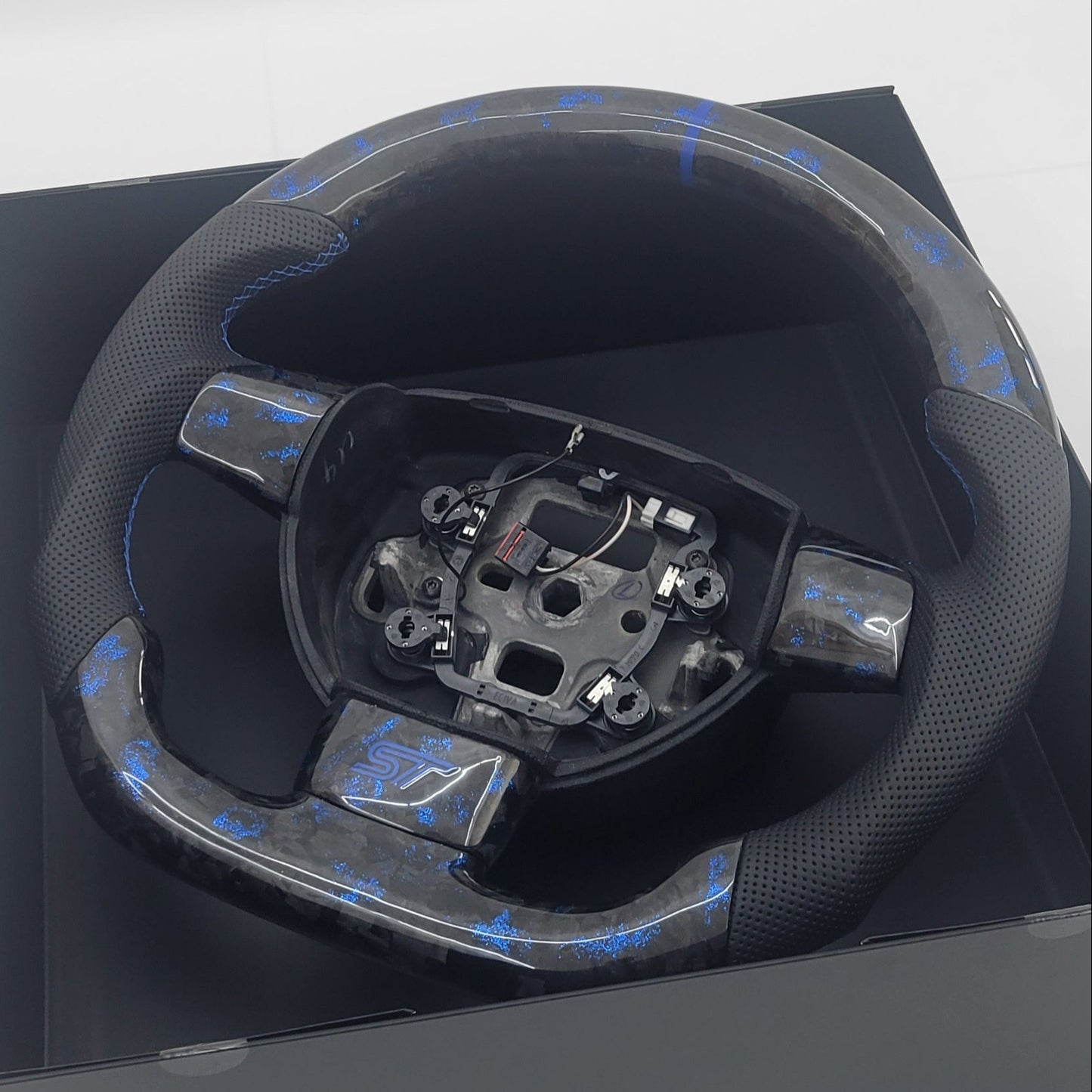 Ford Focus MK2 Forged Carbon & Leather Steering Wheel | Performance Blue Edition