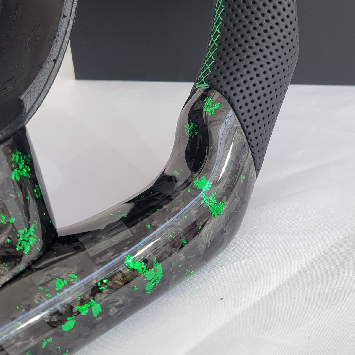 Ford Focus MK2 Forged Carbon & Leather Steering Wheel | Mean Green Edition