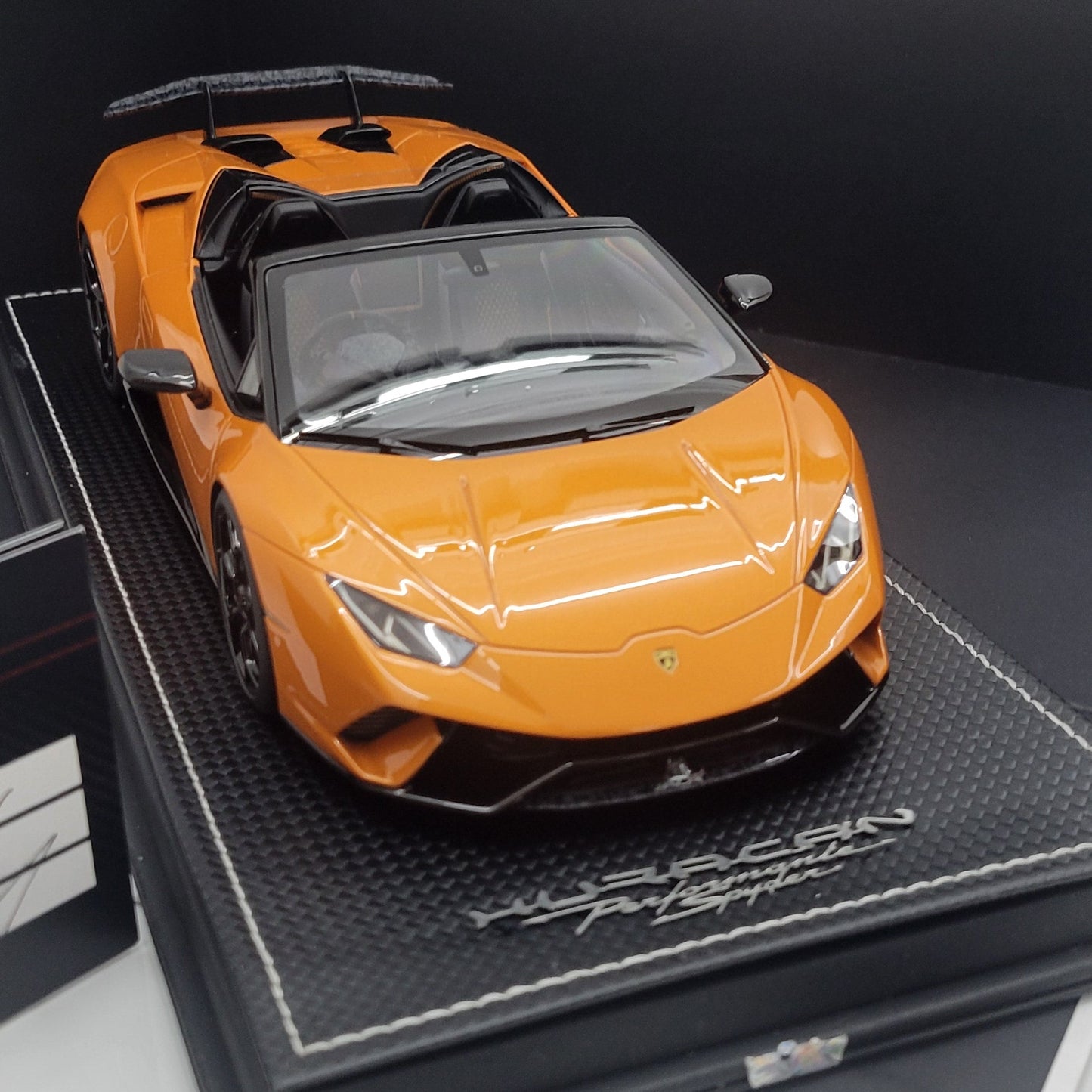 MR Collection 1:18  Lamborghini Huracan Performante Spyder | Orange