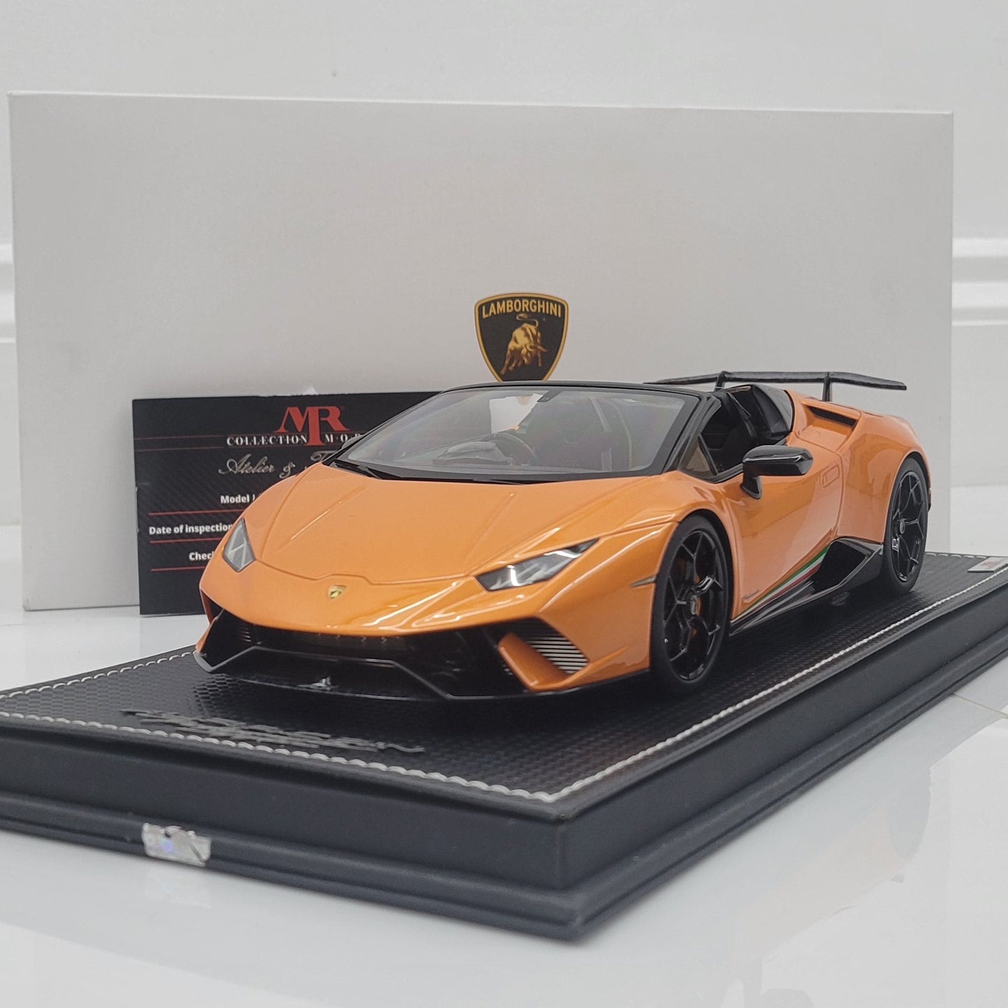 MR Collection 1:18  Lamborghini Huracan Performante Spyder | Orange