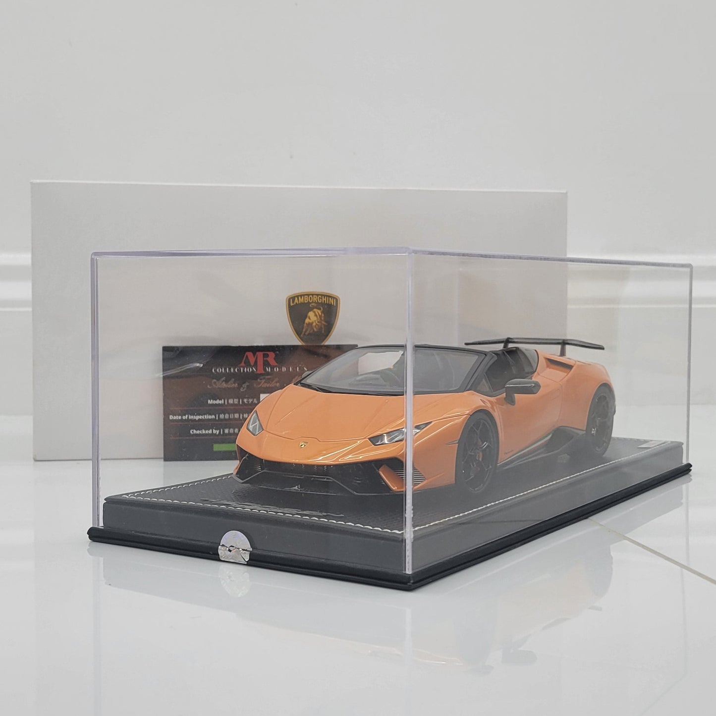 MR Collection 1:18  Lamborghini Huracan Performante Spyder | Orange