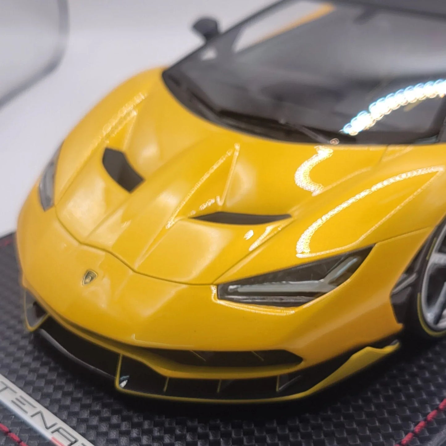 MR_Collection_118_Lamborghini_Centenario_Coupe_Giallo_Orion_Glossy_Carbon_LAMBO023MR04_Limited_Edition_0720_3 - Car Dynamics 