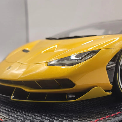 MR_Collection_118_Lamborghini_Centenario_Coupe_Giallo_Orion_Glossy_Carbon_LAMBO023MR04_Limited_Edition_0720_4 - Car Dynamics 