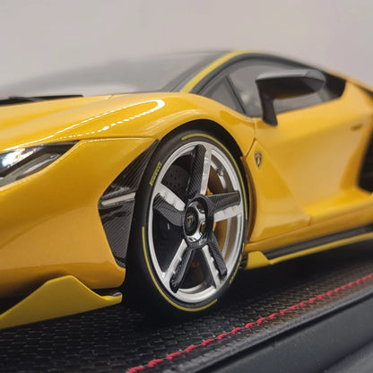 MR_Collection_118_Lamborghini_Centenario_Coupe_Giallo_Orion_Glossy_Carbon_LAMBO023MR04_Limited_Edition_0720_5 - Car Dynamics 