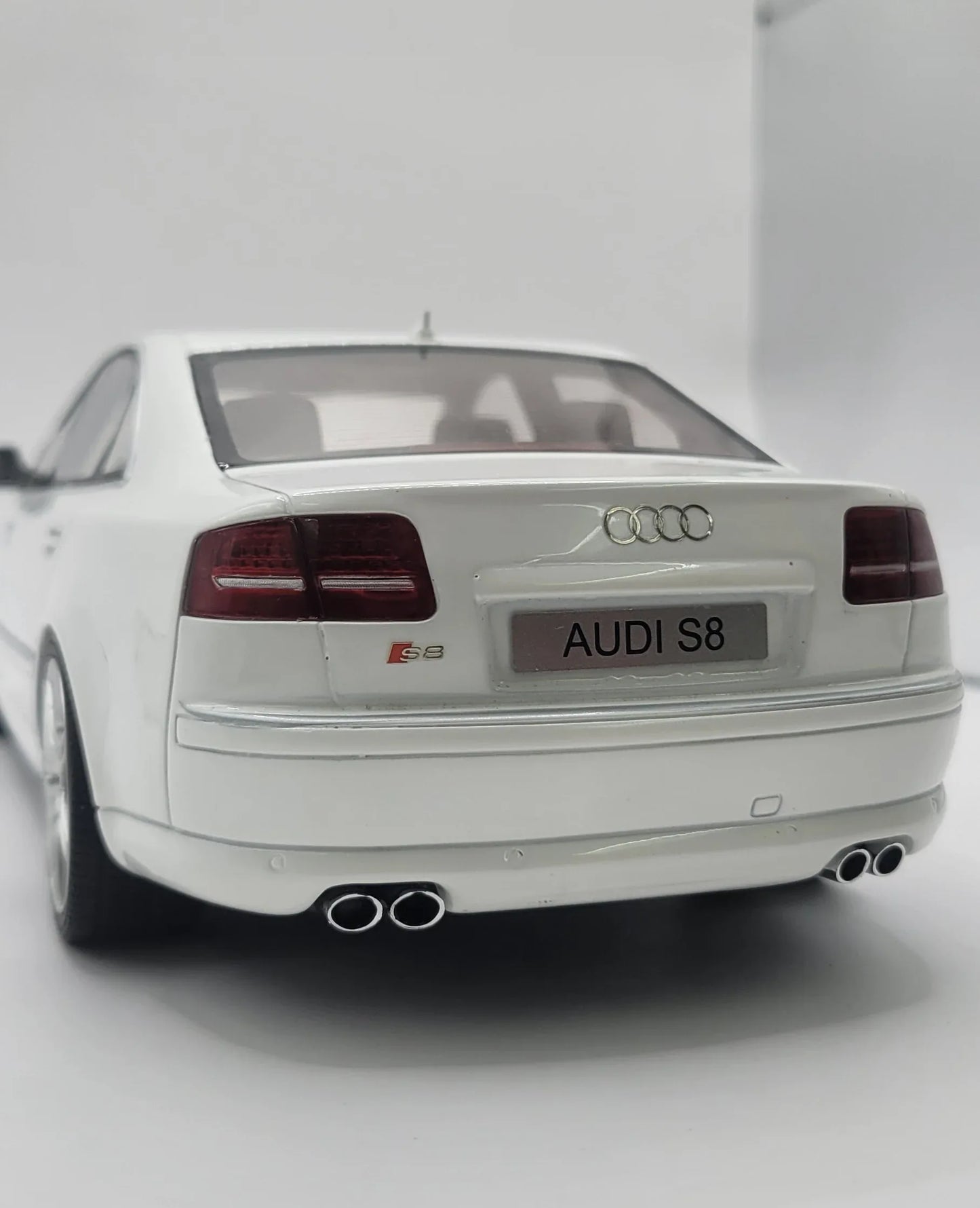 OT699-AUDIS8D35.2LV10FSISportsSedan2008Ottomobile118_2 - Car Dynamics 
