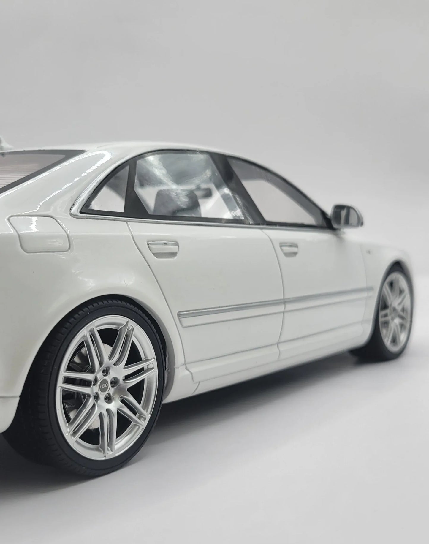 OT699-AUDIS8D35.2LV10FSISportsSedan2008Ottomobile118_3 - Car Dynamics 
