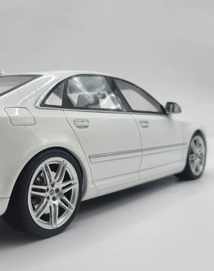 OT699-AUDIS8D35.2LV10FSISportsSedan2008Ottomobile118_3 - Car Dynamics 