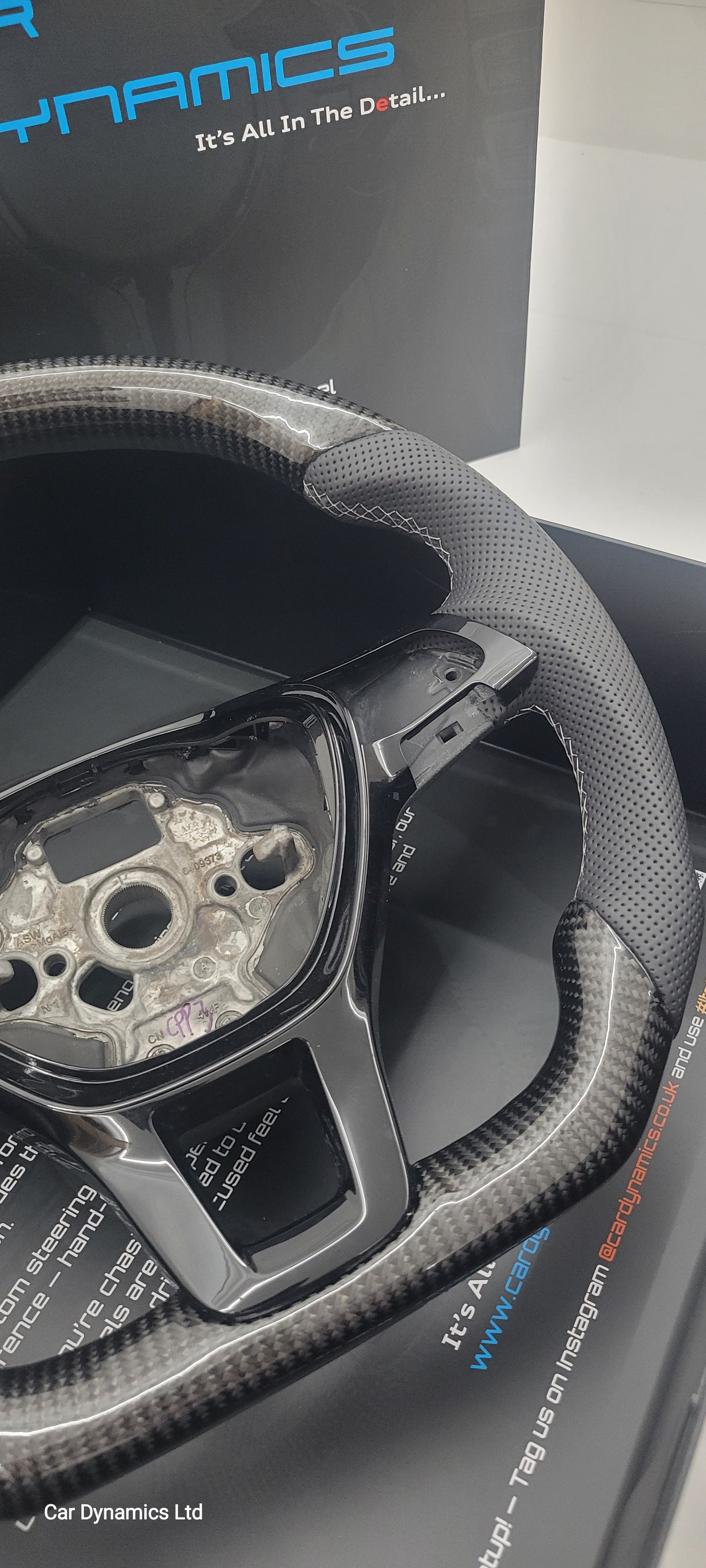 Volkswagen MQB Style Carbon & Leather | Gloss Black Edition