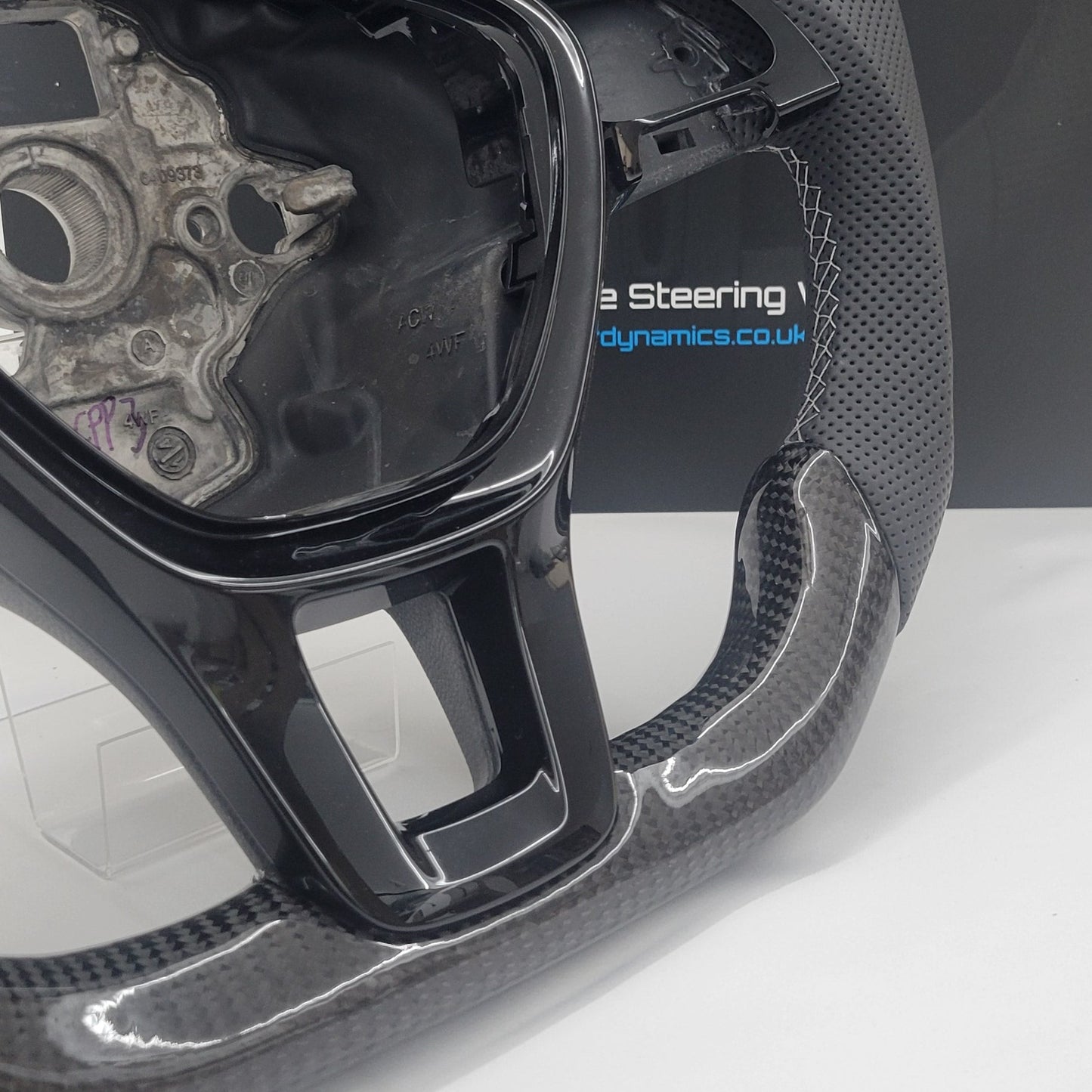 Volkswagen MQB Style Carbon & Leather | Gloss Black Edition