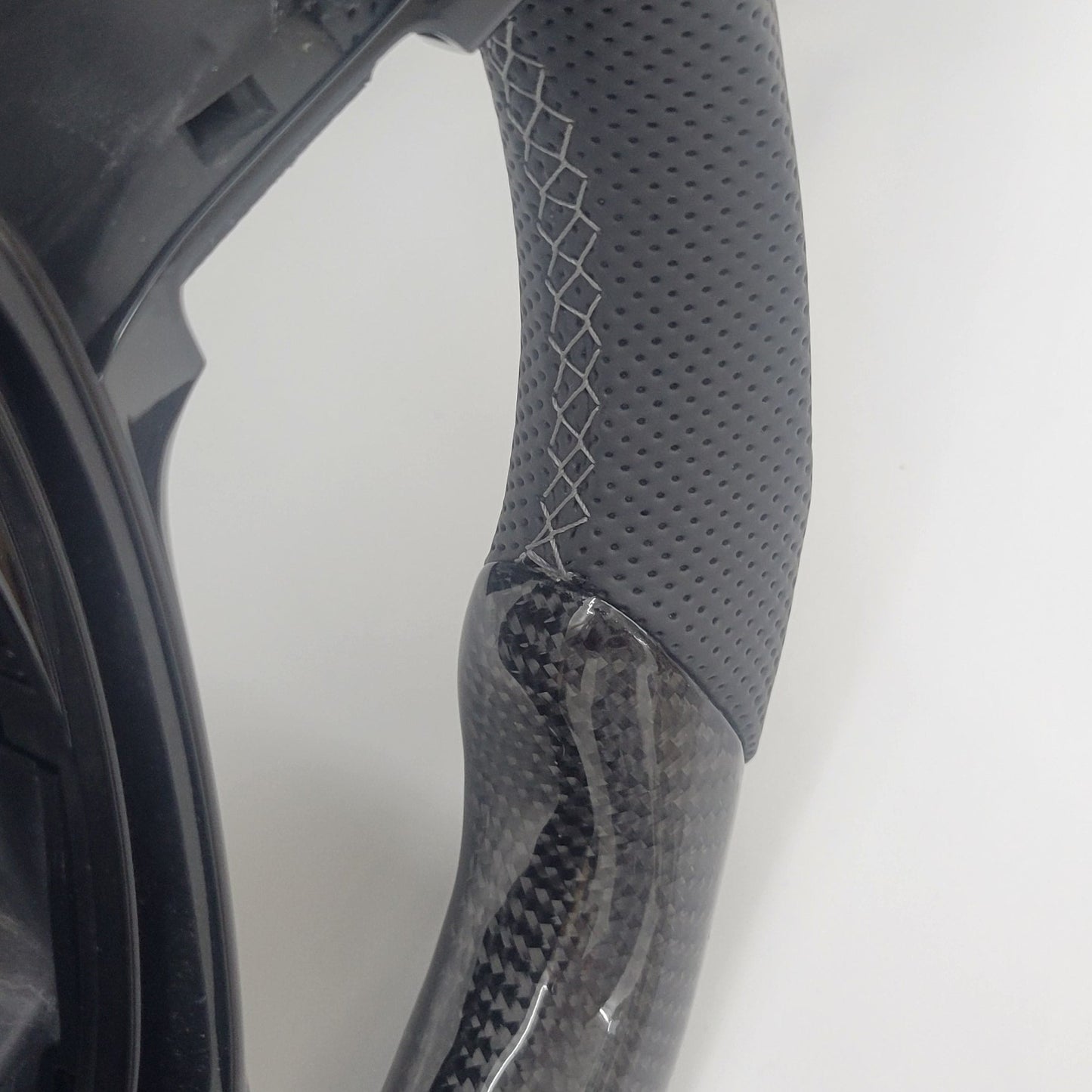 Volkswagen MQB Style Carbon & Leather | Gloss Black Edition