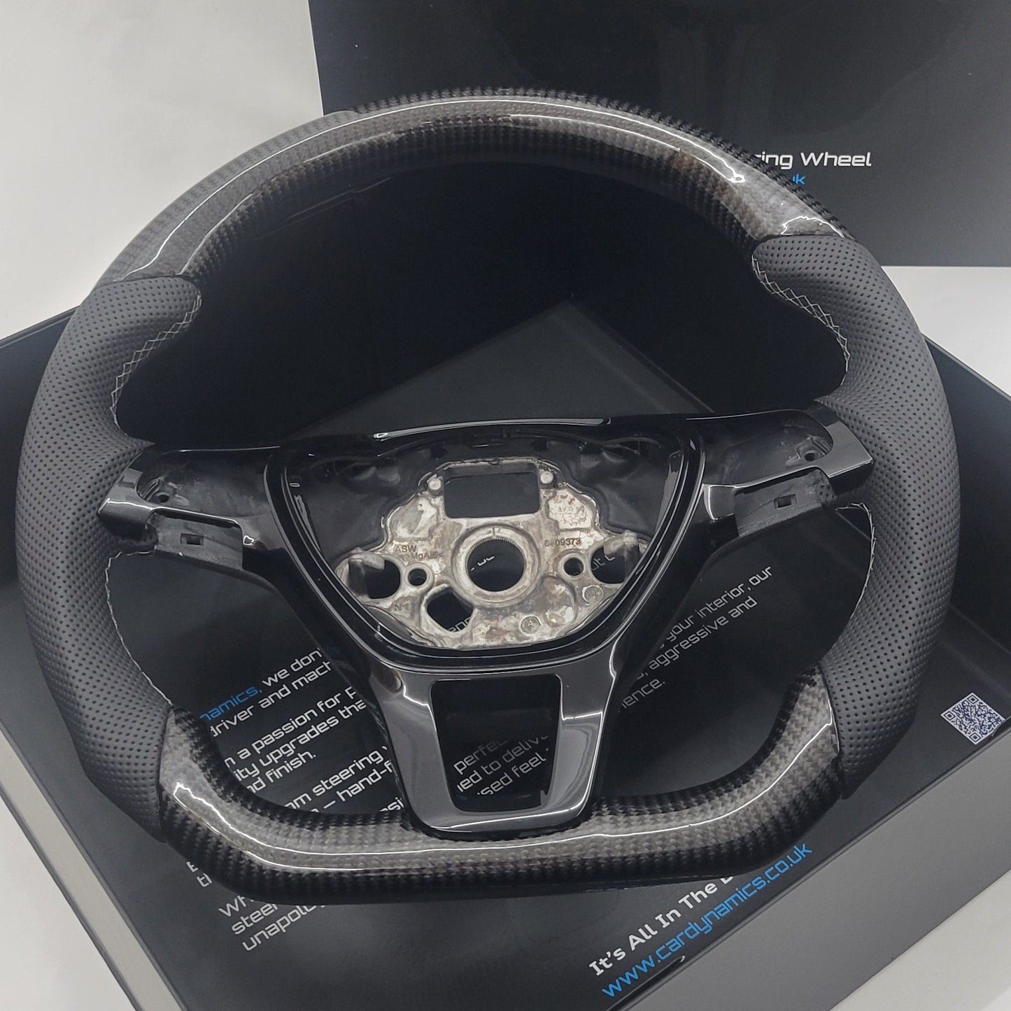 Volkswagen MQB Style Carbon & Leather | Gloss Black Edition