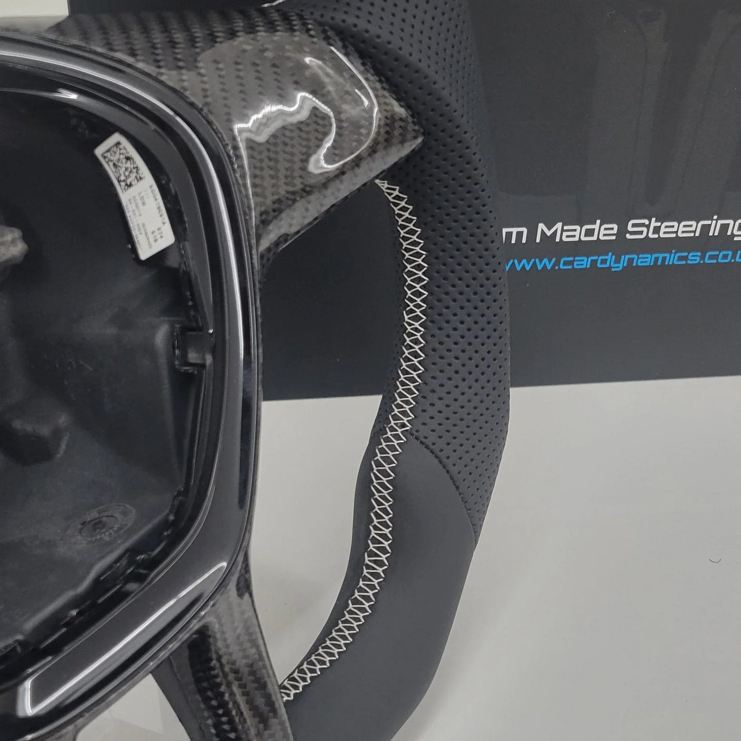 VolkswagenT6CustomCarbonFibre_LeatherFlatBottomSteeringWheelPorscheEditionT6TransporterNonMultifunctionalVersion_5 - Car Dynamics 